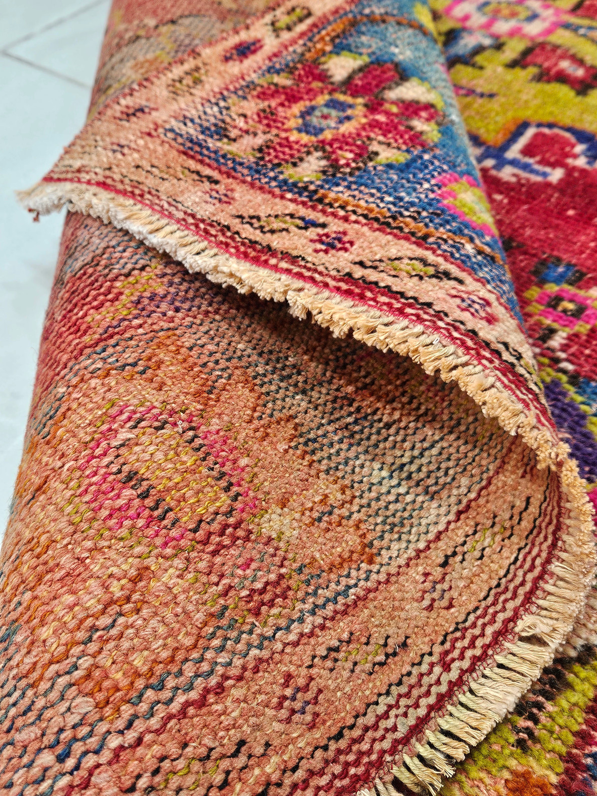 Red Bohemian Wool Rug, Handwoven Vintage Decor (3.2 x 4.8 ft)