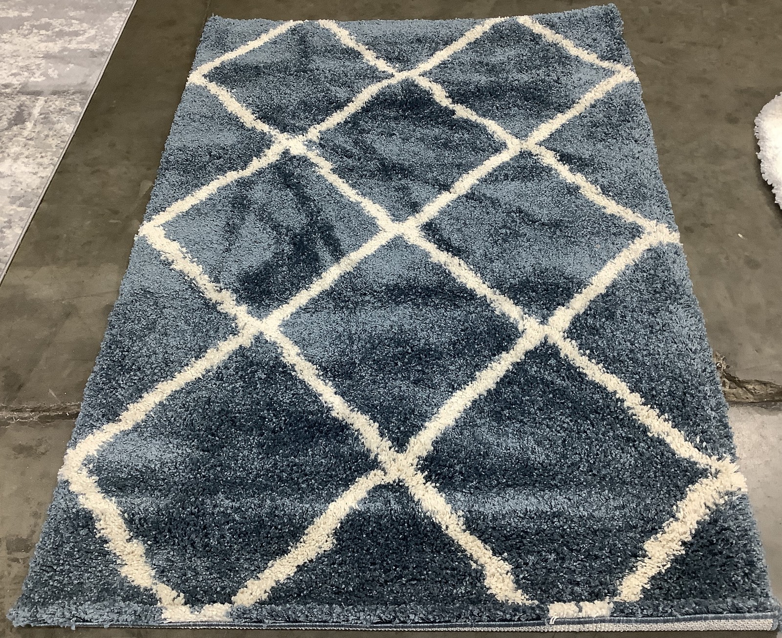 SLATE BLUE / IVORY 4′-0″ x 6′-0″ Flaw in Rug, Reduced Price 1172683600 SGH281L-4