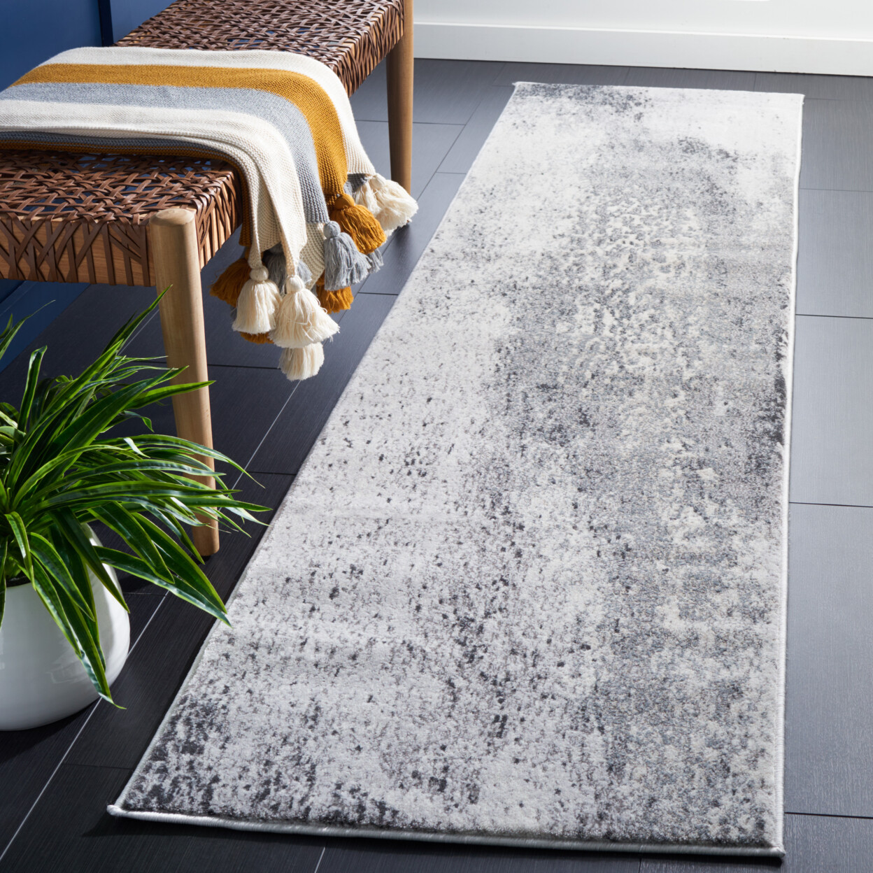 SAFAVIEH Carnegie Collection CNG616A Ivory / Grey Rug