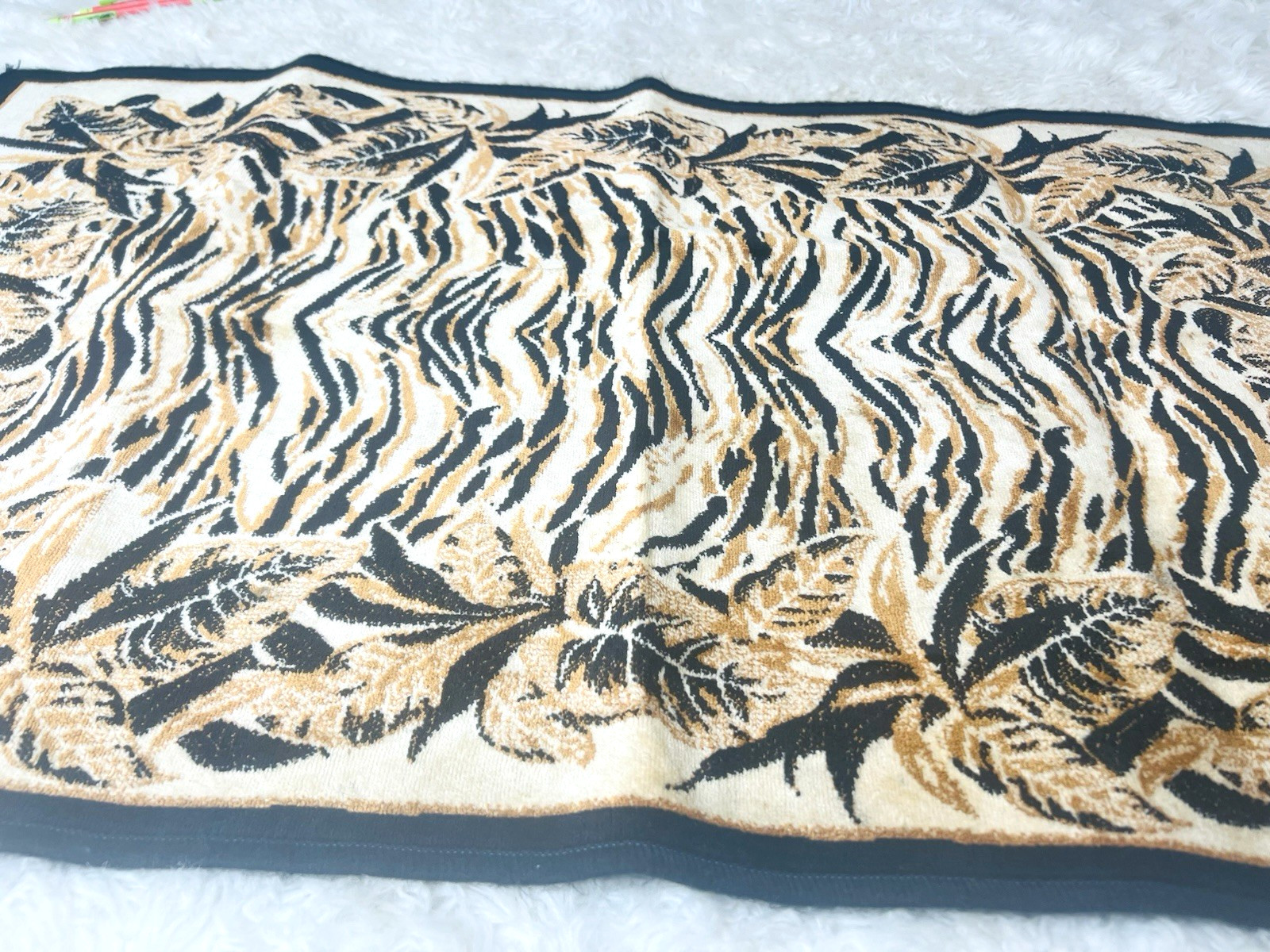 MASAI Luxury Belgium Silk Viscose Pile Rug Bohemian TIGER Leaf Border 2′ X 3′ 3″