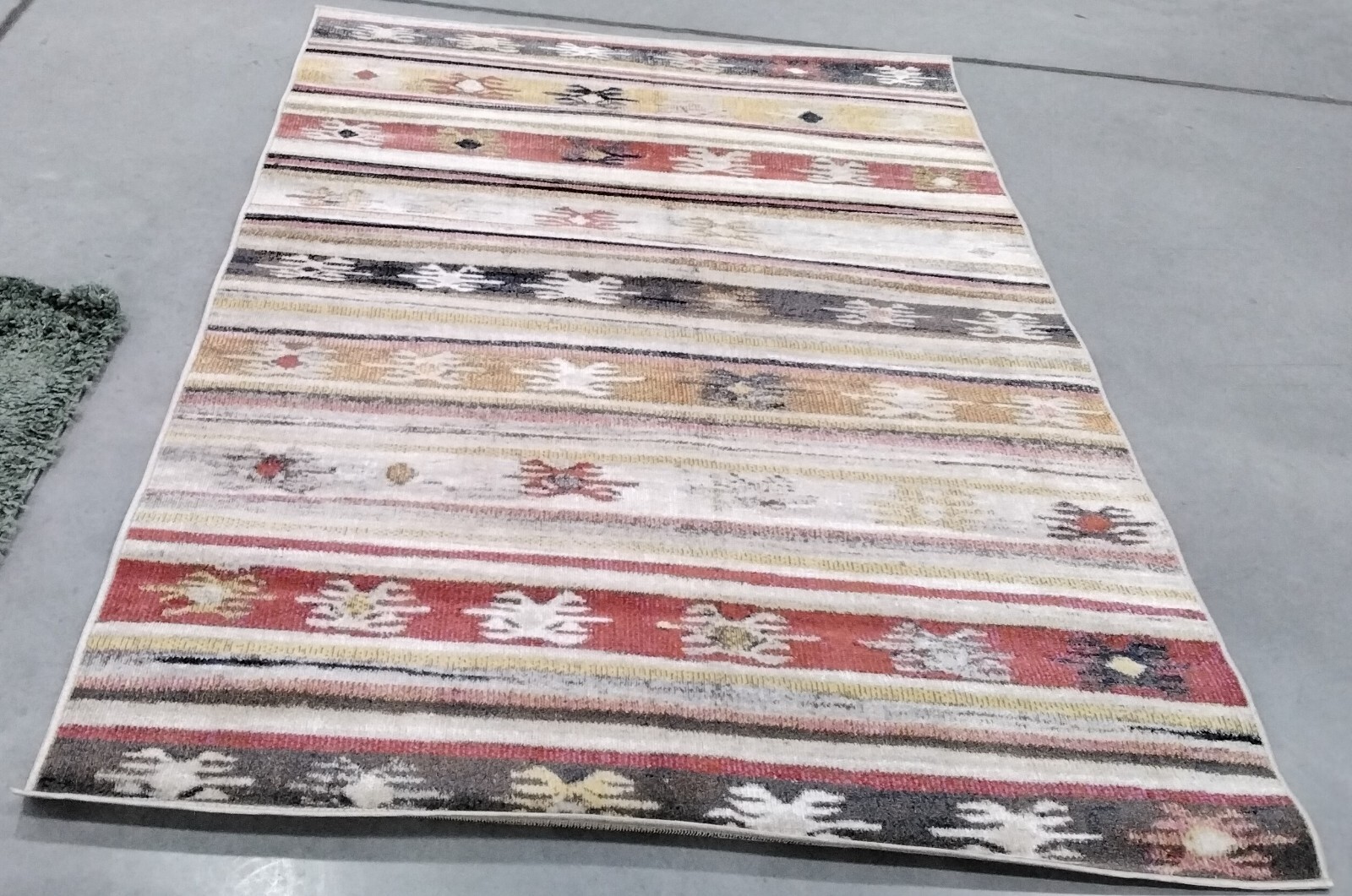 TAUPE / MULTI 5′-1″ X 7′-6″ Back Stain Rug, Reduced Price 1172747275 MTG238E-5