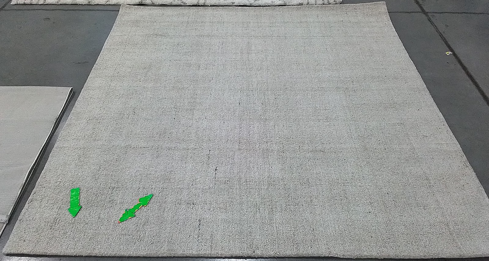 IVORY/BEIGE 8′-0″ x 8′-0″ Broken Thread Rug Reduced Price 1172800084 ABT141D-8SQ