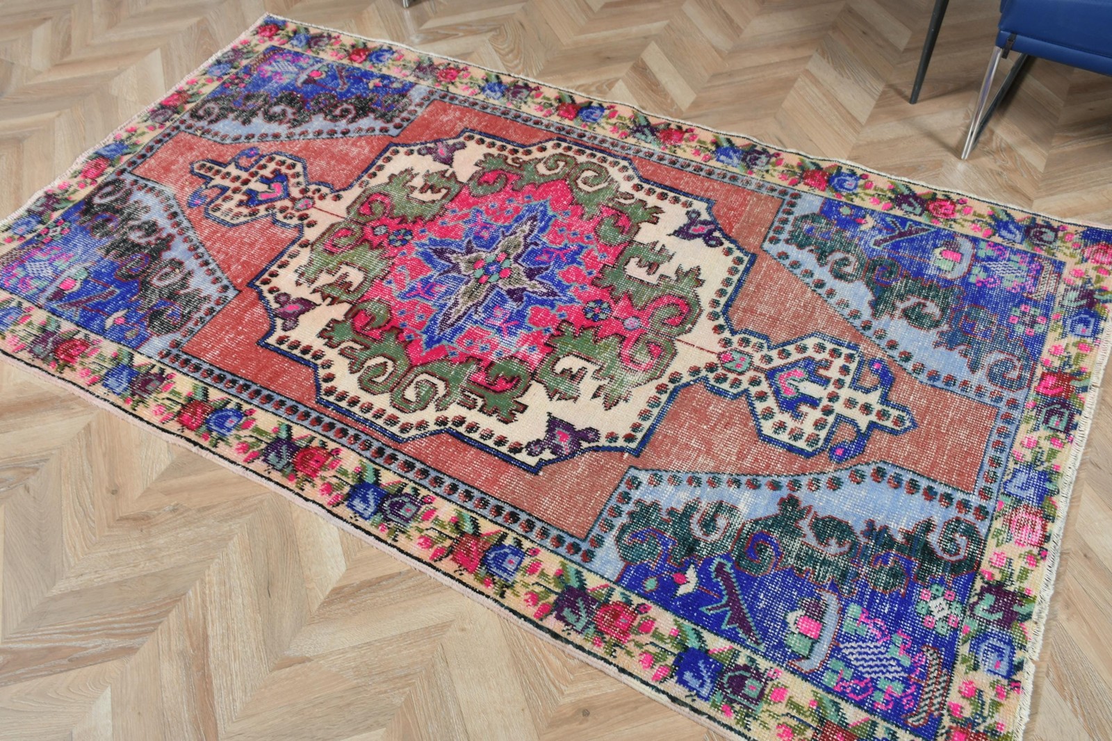 Turkish Vintage Rug 4,2×6,8 ft, Red Area Animal Print Wool Rug