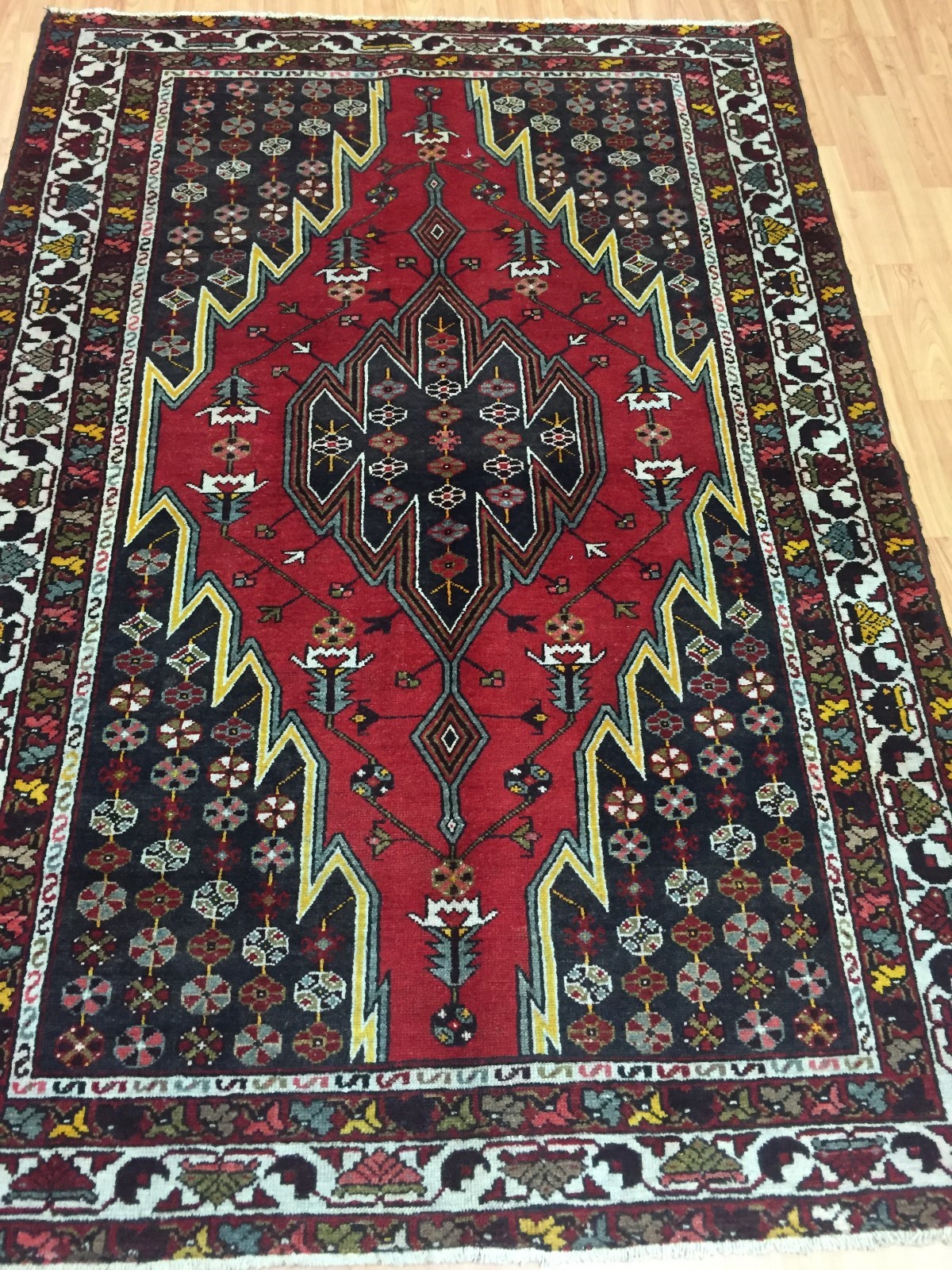 4’6″ x 6’6″ Turkish Oriental Rug – 1960s – Hand Made – 100% Wool
