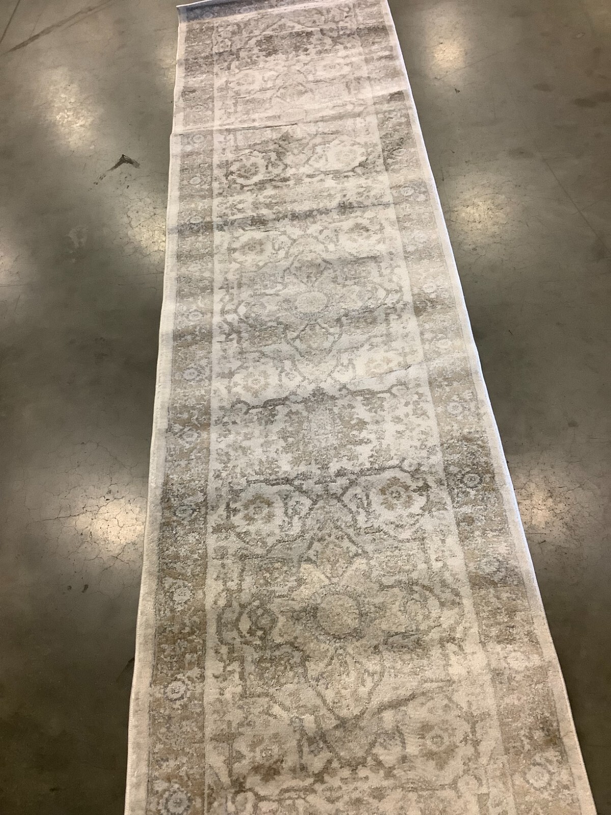 CREAM / BEIGE 2′-2″ x 9′-0″ Flaw in Rug, Reduced Price 1172673859 ISA936A-29
