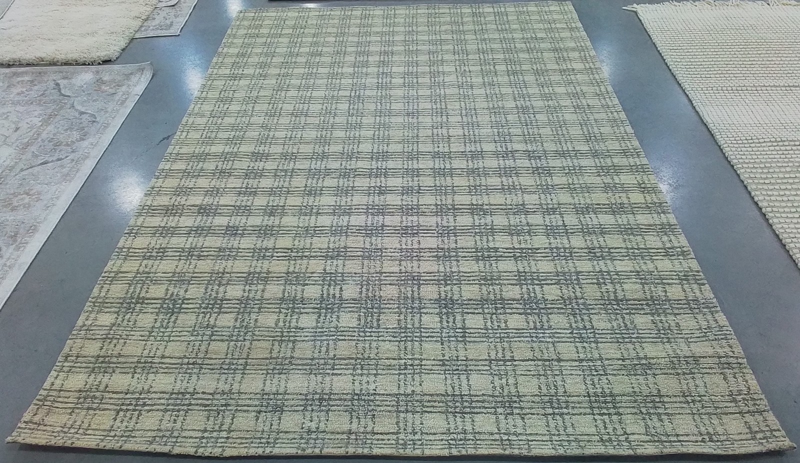 GREY / BEIGE 6′-0″ x 9′-0″ Flaw in Rug, Reduced Price 1172787385 NFB425F-6