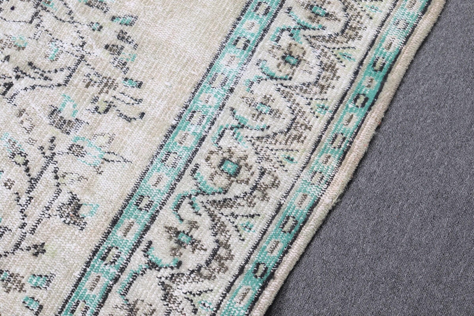 Vintage 5,6×8,5 ft Rug, Turkish Rug, White Rug Wool