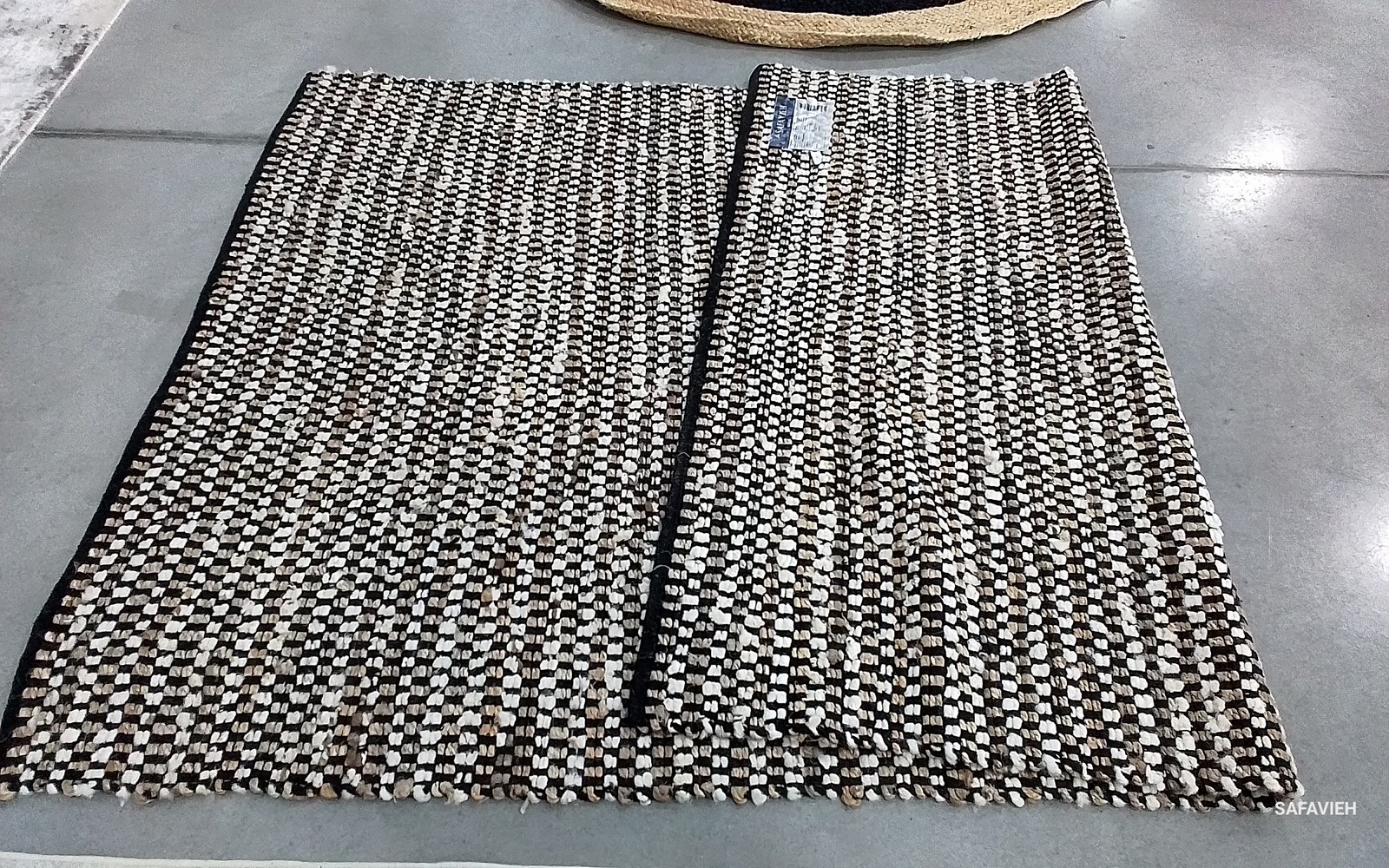 BLACK / IVORY 5′-0″ x 8′-0″ Flaw in Rug, Reduced Price 1172793287 NAT349Z-5