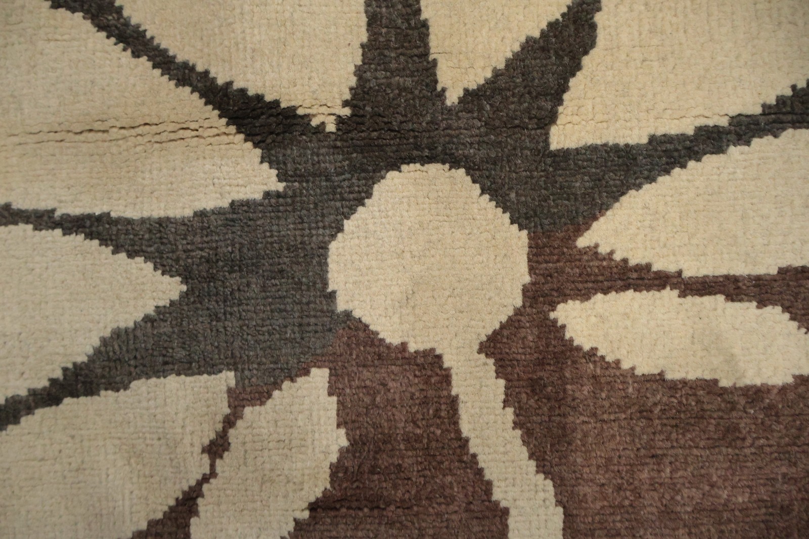 Modern Style Area Rug 6×8 Hand-knotted Featuring Bold Red and Ivory Flowers