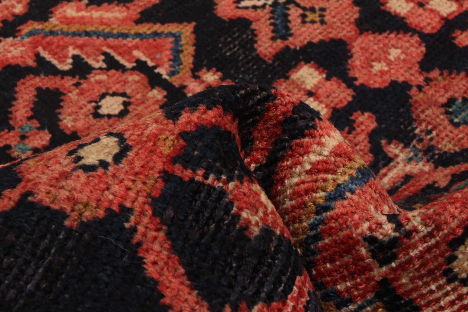 Vintage 2’8″ x 4’5″ Traditional Hand Knotted Vegetable Dye Wool Area Rug