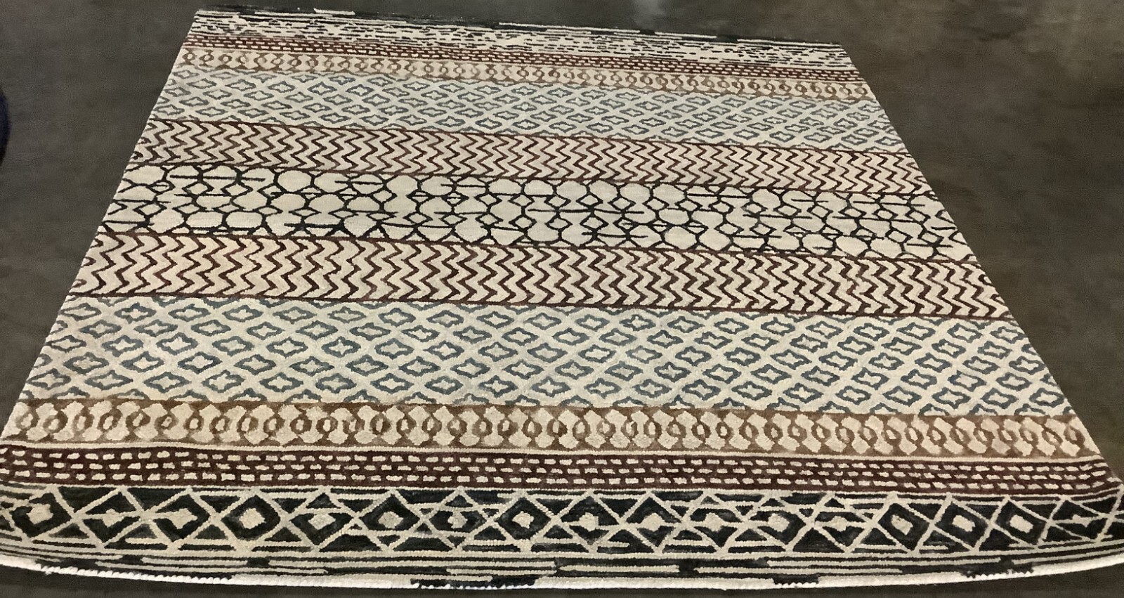 IVORY / CHARCOAL 7′ X 7′ SQ Flaw in Rug, Reduced Price 1172671110 CPR502A-7SQ