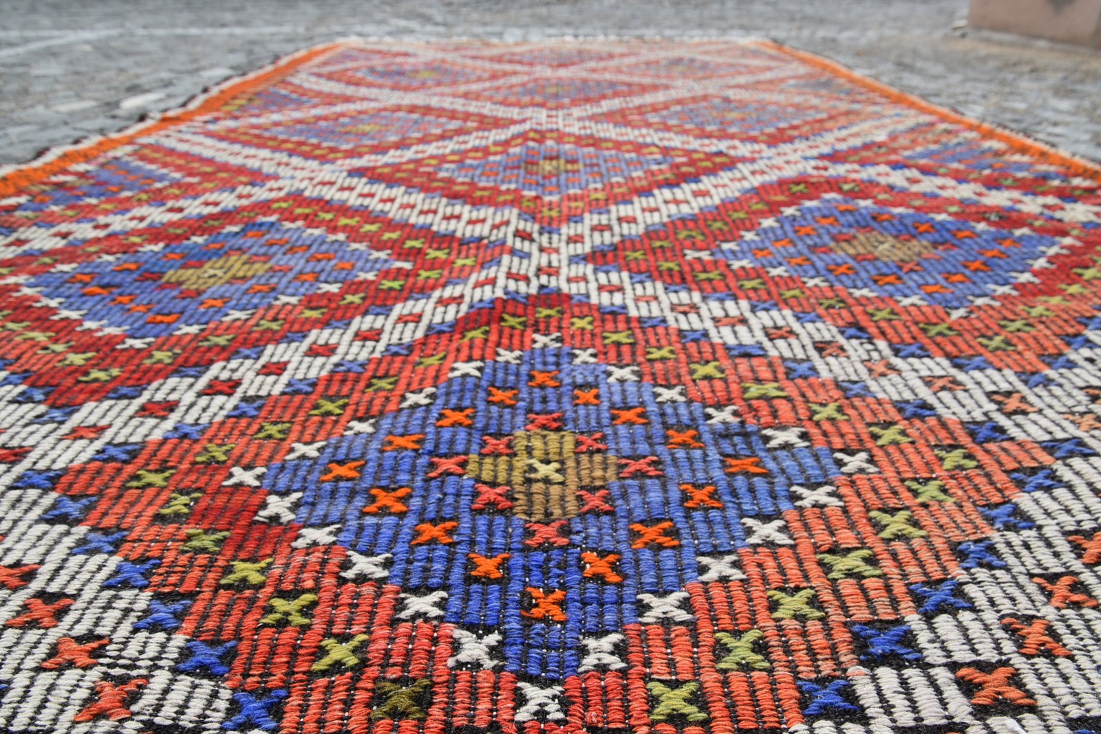 Turkish Vintage Rug, 5,8×9,5 ft Kilim Rug, Red Ombré Wool Rug