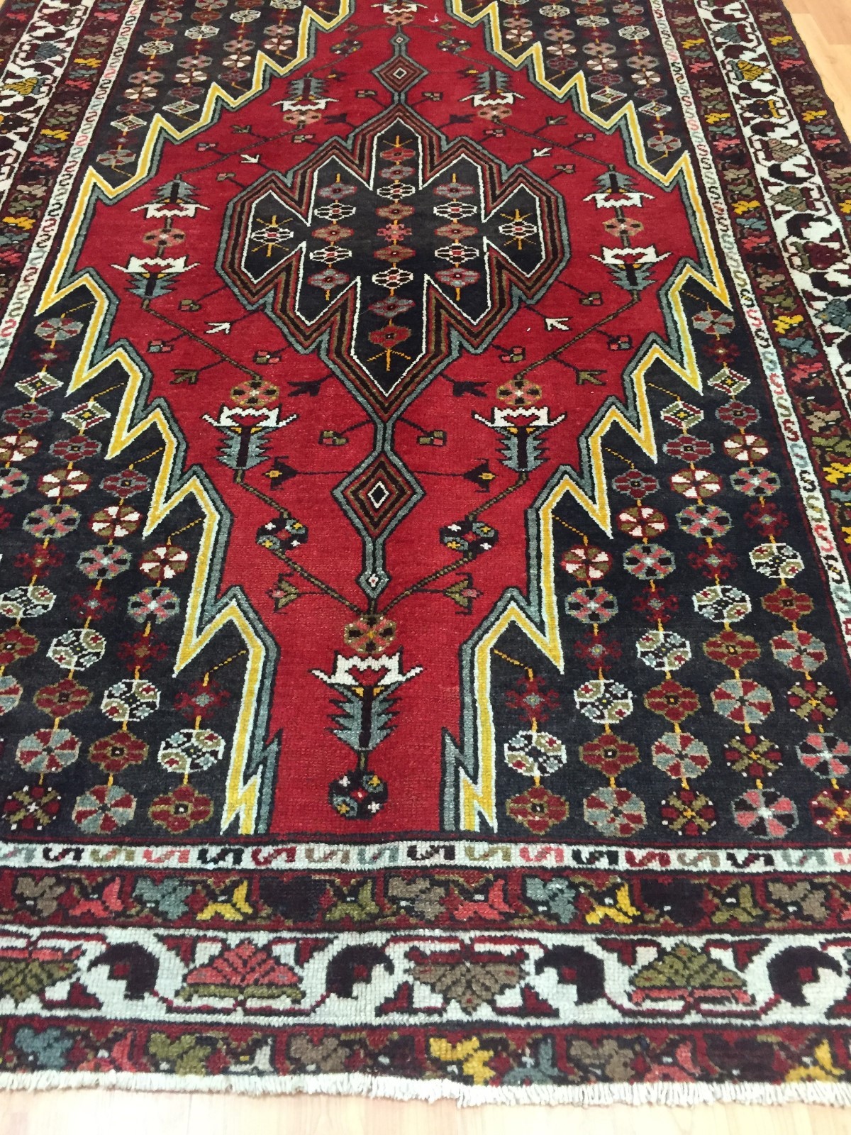 4’6″ x 6’6″ Turkish Oriental Rug – 1960s – Hand Made – 100% Wool