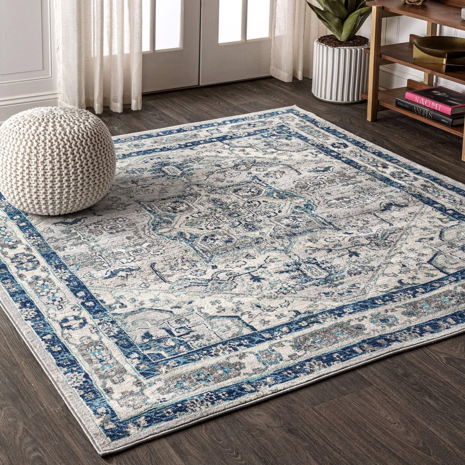 Jonathan Y Modern Vintage Medallion Blue/Light Gray 6X6 Square Indoor Area Rug