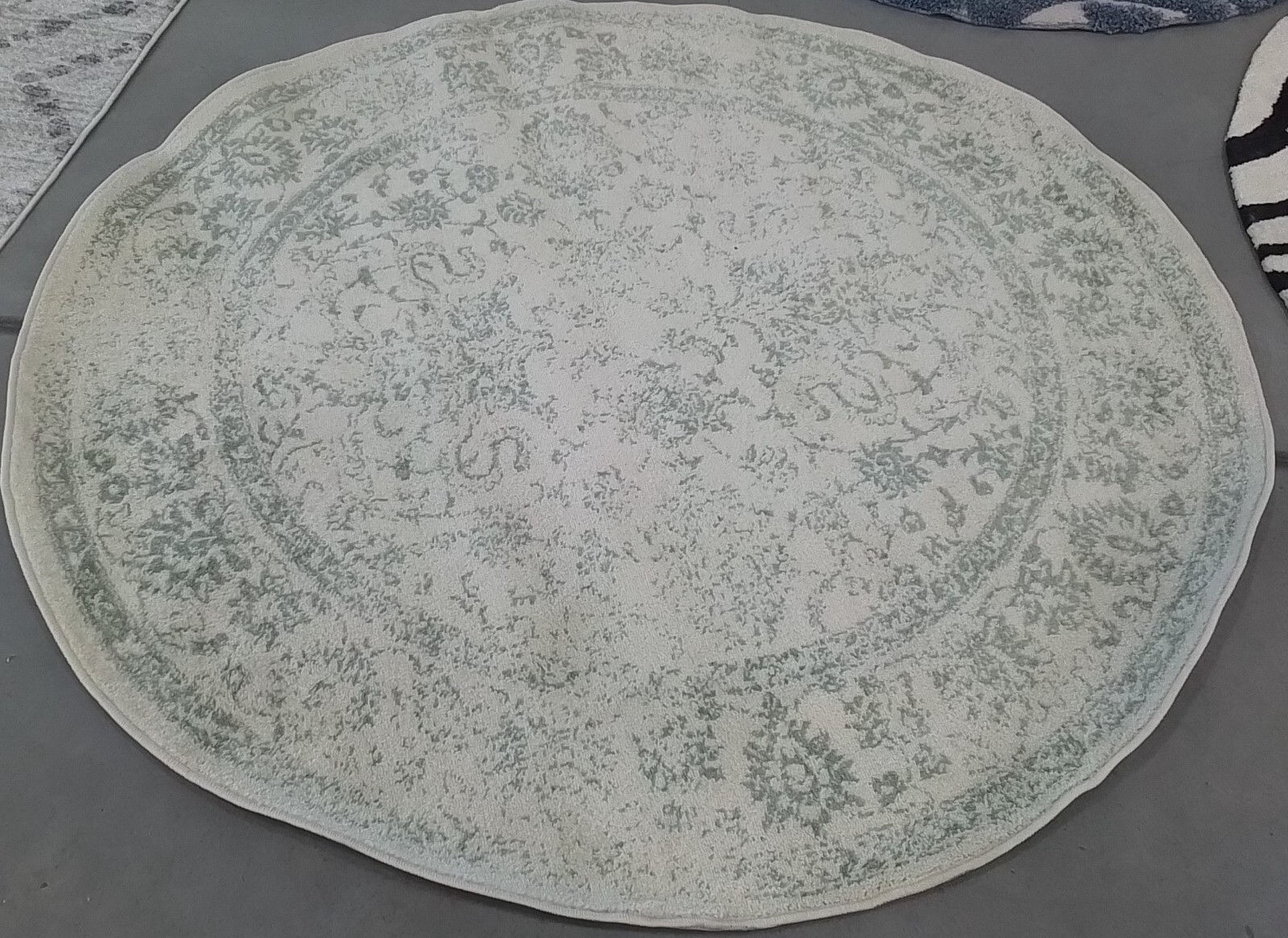 IVORY / SAGE 6′-0″ x 6′-0″ Flaw in Rug, Reduced Price 1172772470 ADR109V-6R
