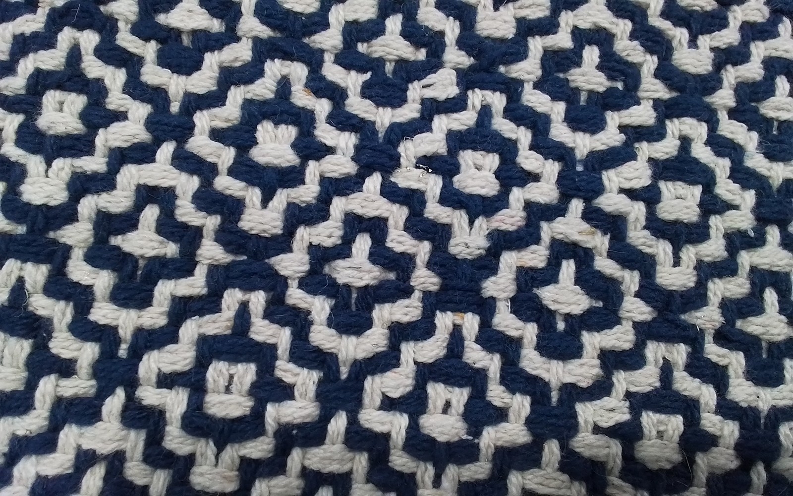 IVORY / NAVY 2′-3″ x 7′-0″ Flaw in Rug, Reduced Price 3172810741 MTK717H-27