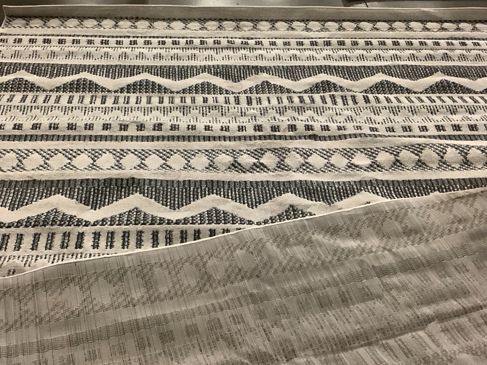 CHARCOAL / IVORY 8′-0″ x 10′-0″ Flaw in Rug, Reduced Price 1172675982 ALM716H-8