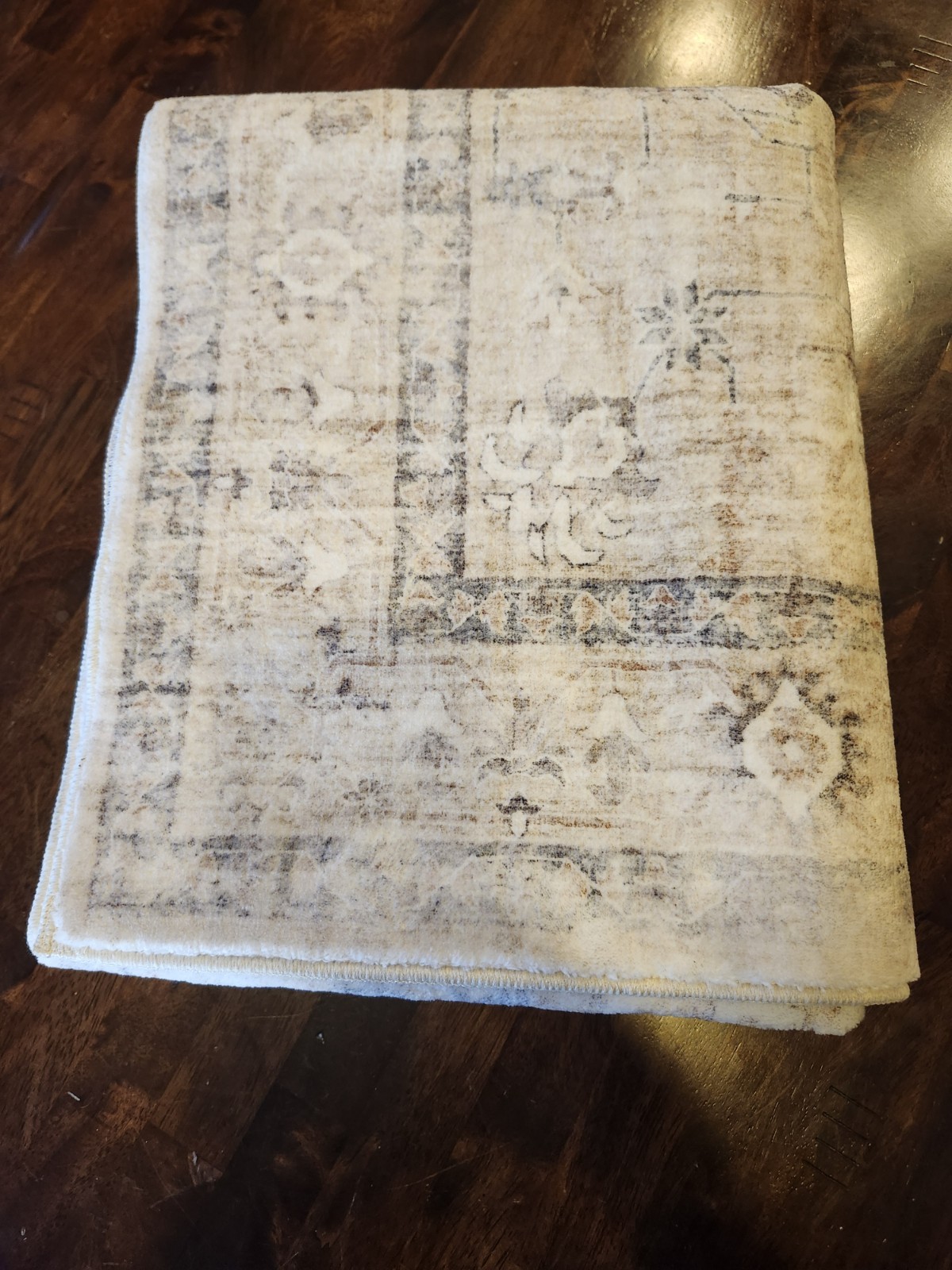 Area Rug 3×5 Rectangle Medallion Beige/Gray Distressed Pattern machine washable