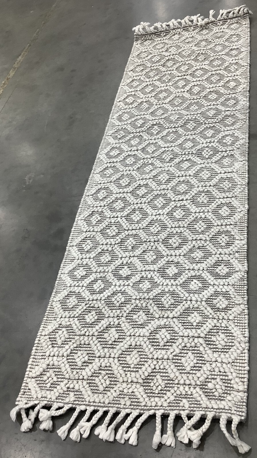 GREY 2′-3″ x 8′-0″ Back Stain Rug, Reduced Price 1172679472 NAT318F-28