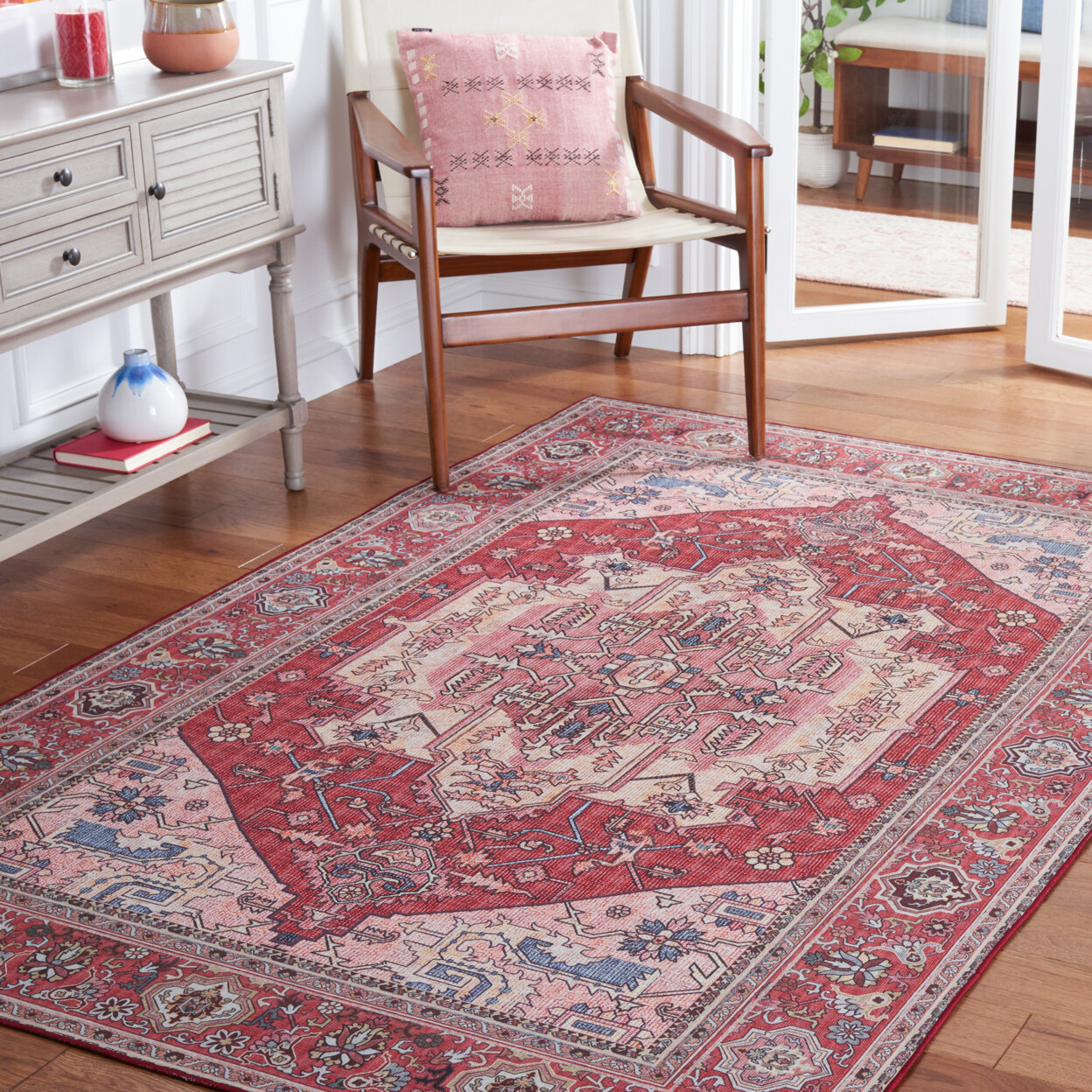 SAFAVIEH Tucson Collection TSN139R Red / Pink Rug
