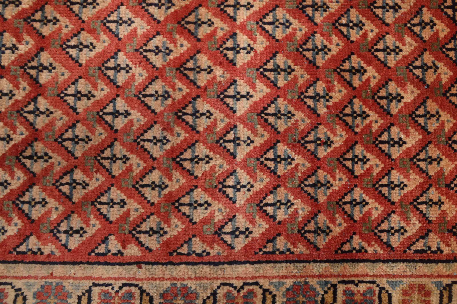 Vintage Hand-Knotted Carpet 4’1″ x 7’0″ Traditional Oriental Wool Area Rug