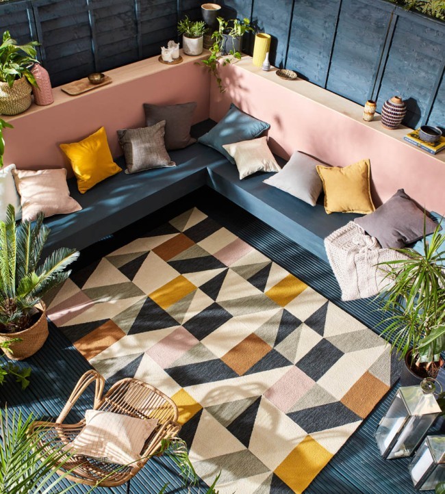 Nuevo Outdoor Rug – Blush contemporary to your garden, terrace or balcony.