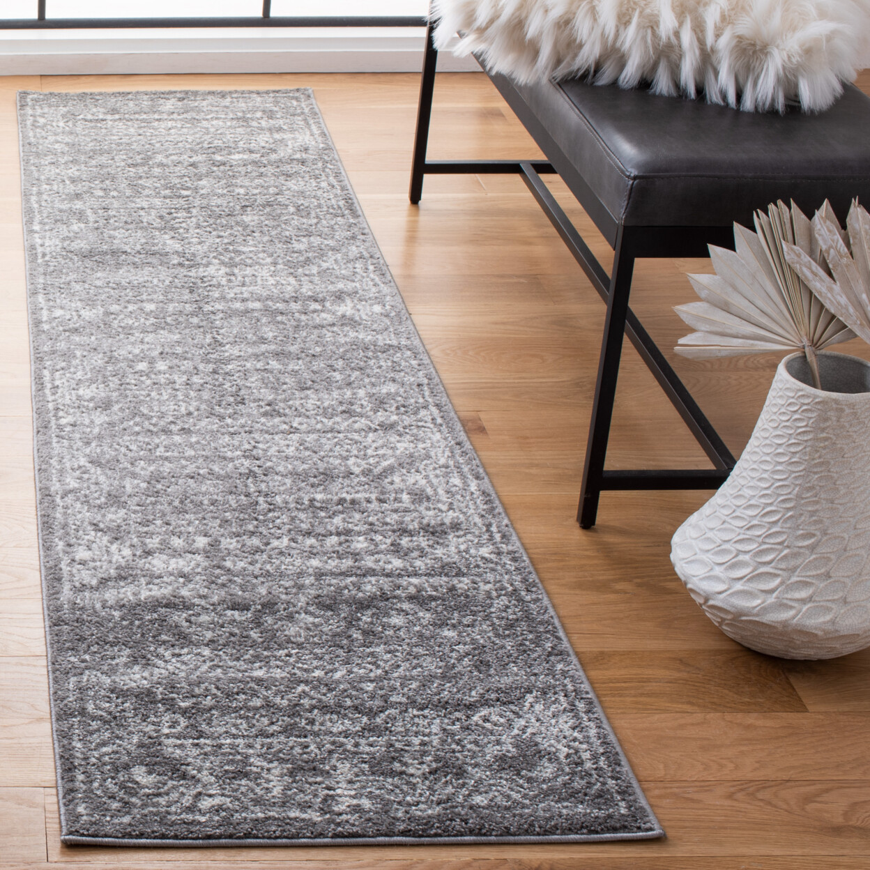 SAFAVIEH Tulum Collection TUL271F Dark Grey / Ivory Rug