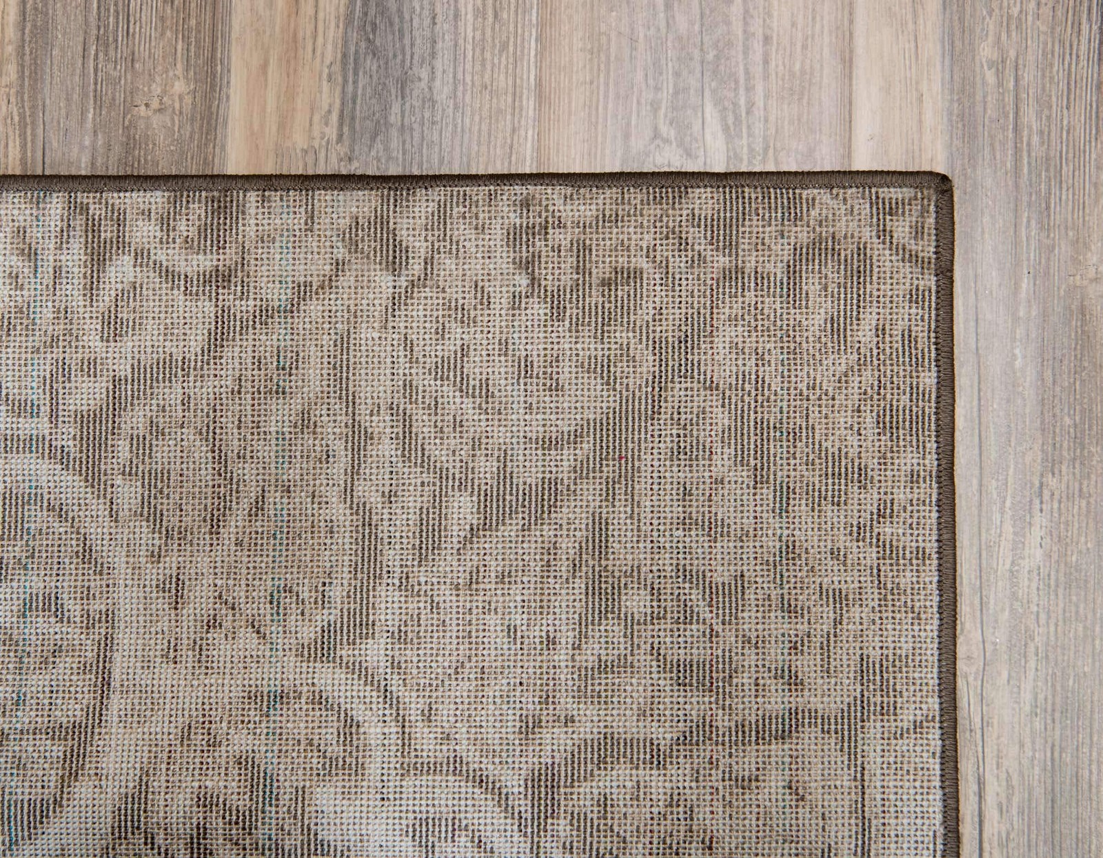 Sofia Collection Area Rug – Grace (2′ 2″ x 3′ 1″, Brown/ Ivory)