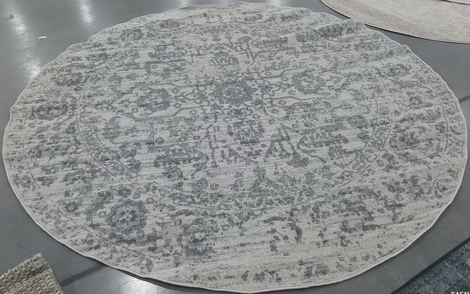 SILVER / IVORY 9′-0″ x 9′-0″ Stained Rug, Reduced Price 1172795541 MAD603G-9R