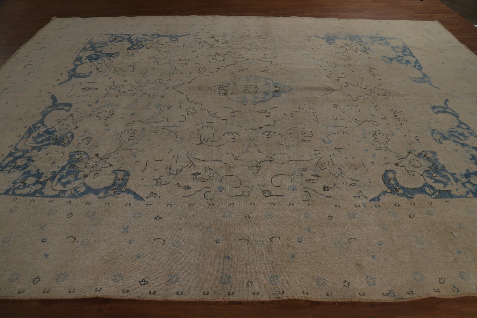Muted Traditional Area Rug 10×13 Handmade Wool Distressed Floral for Any Room