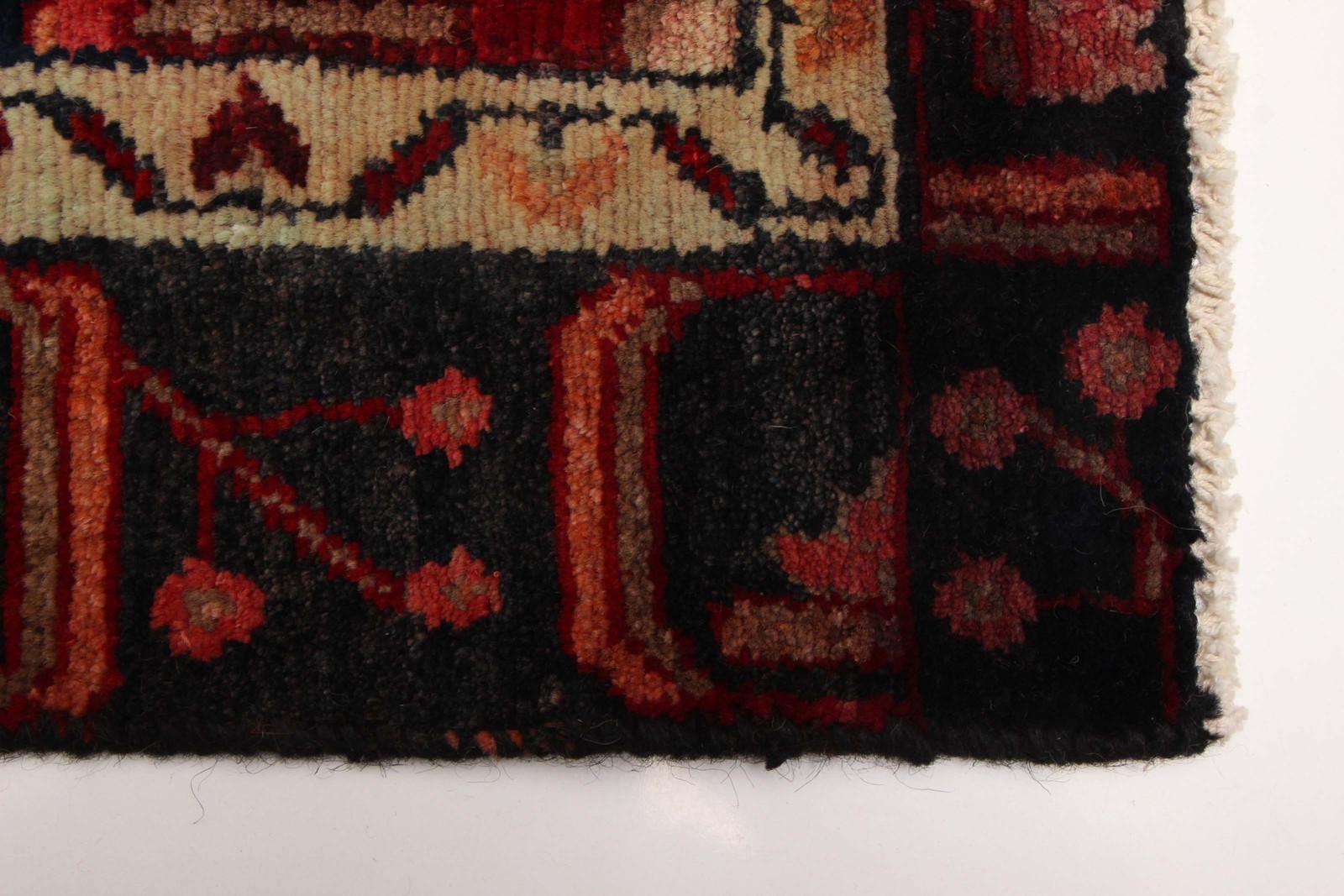 Vintage 3’10” x 6’1″ Traditional Hand Knotted Vegetable Dye Wool Area Rug
