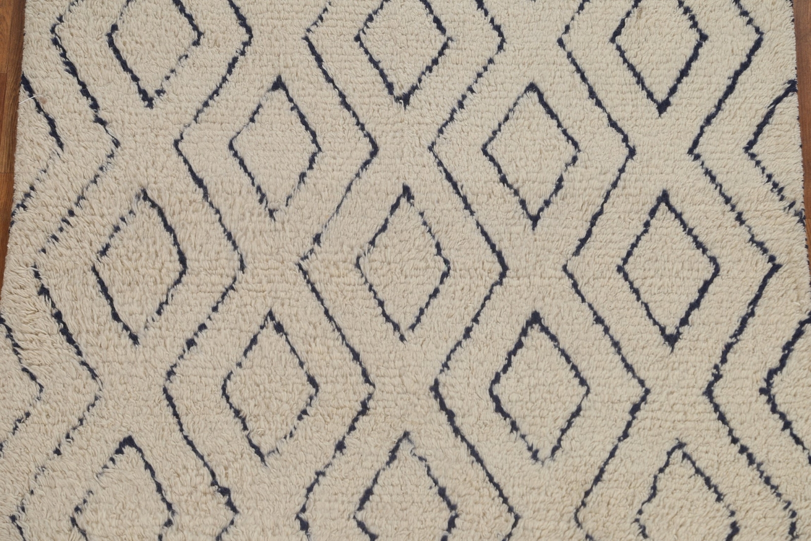 Stylish Abstract Luxury Hand-Knotted Wool Moroccan Ivory for Bedroom 5×7 ft
