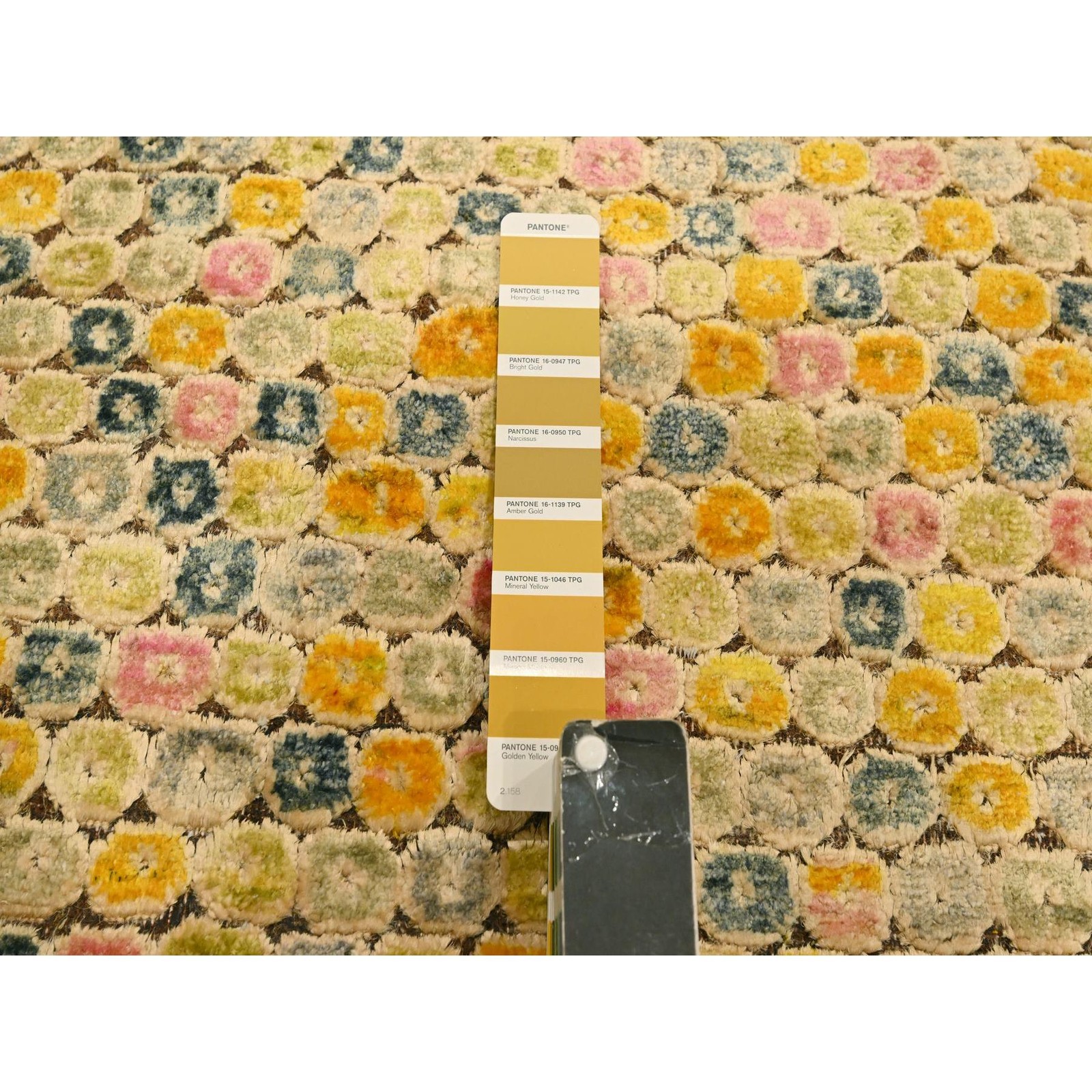 8’10” x 12’2″ Amber Gold THE BUTTONS Sari Silk Hand Knotted Oriental Rug R76201