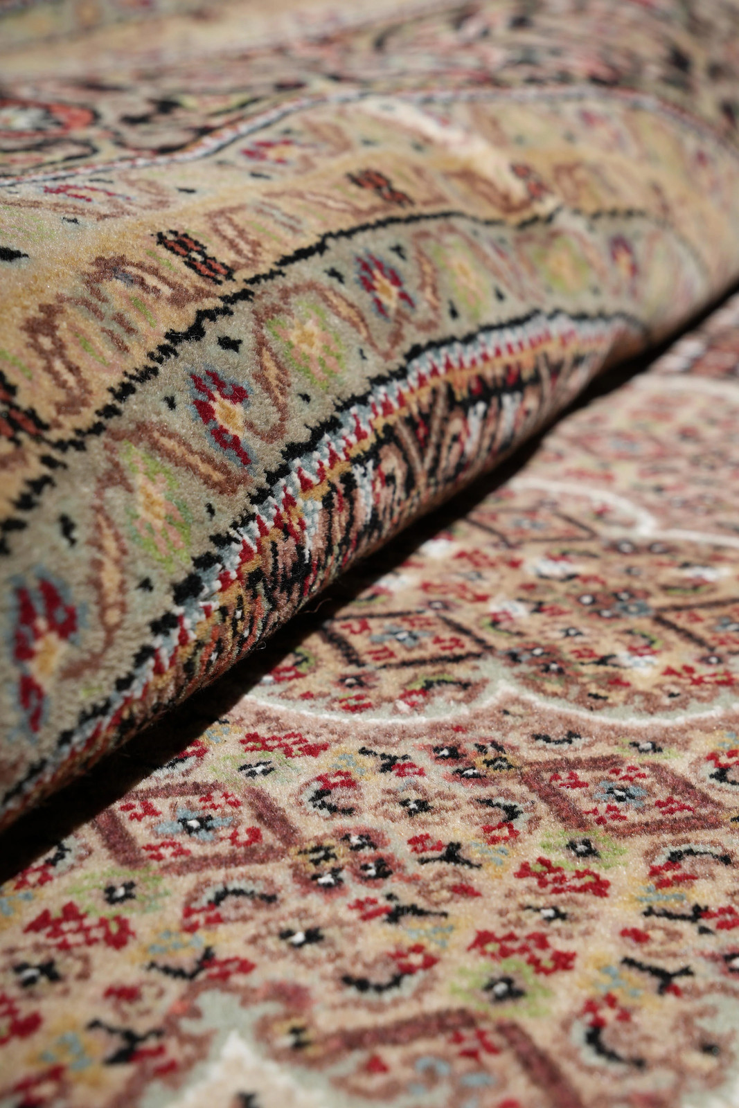 8.0 x 8.0 Round Fine Quality Wool and Silk Mahii Tabriiz rug #F-4033