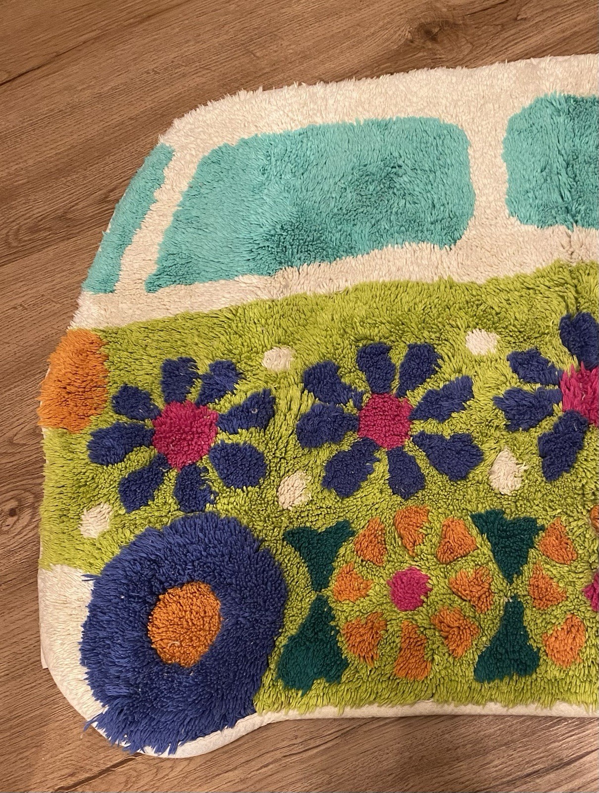 EUC Natural Life Tufted Multi-Colored Hippie Volkswagen Van Rug W/Flowers 29×19