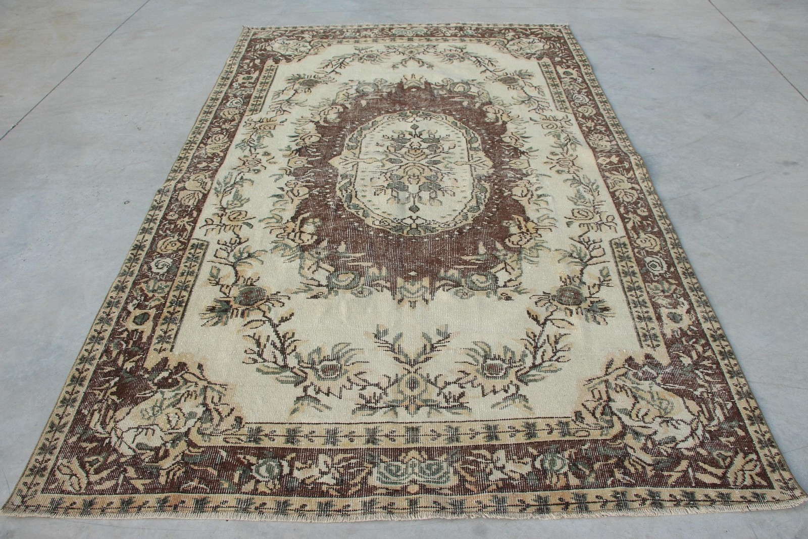 Vintage 6×9,7 ft Rug, Large Turkish Rug, Brown Moroccan Wool Rug