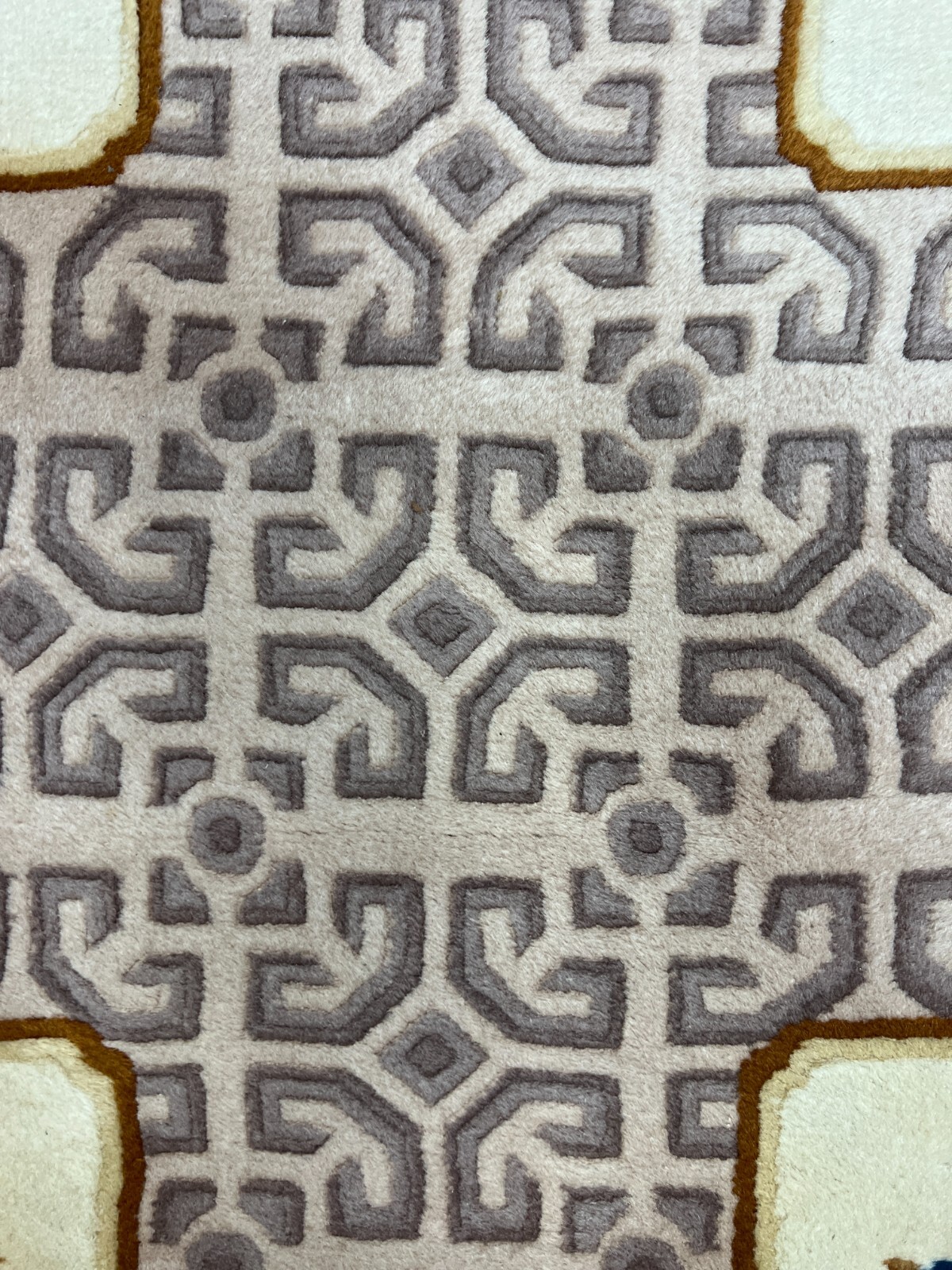 5’9″ x 9′ Chinese Art Deco Oriental Rug – Hand Made – Full Pile – 100% Wool