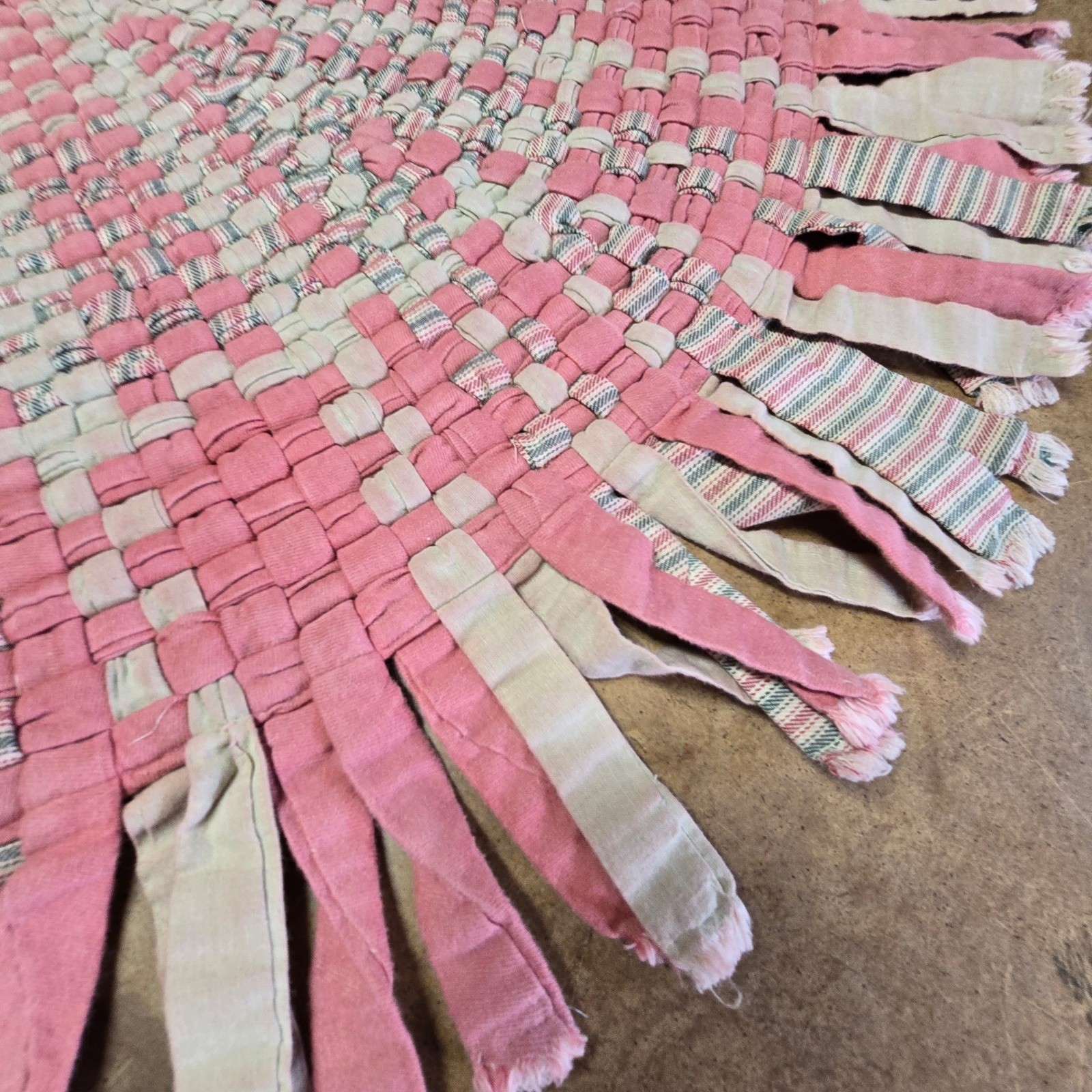 Vintage Round Rag Rug 39″ Pink Cream Woven Boho Farmhouse Area Rug Cottagecore
