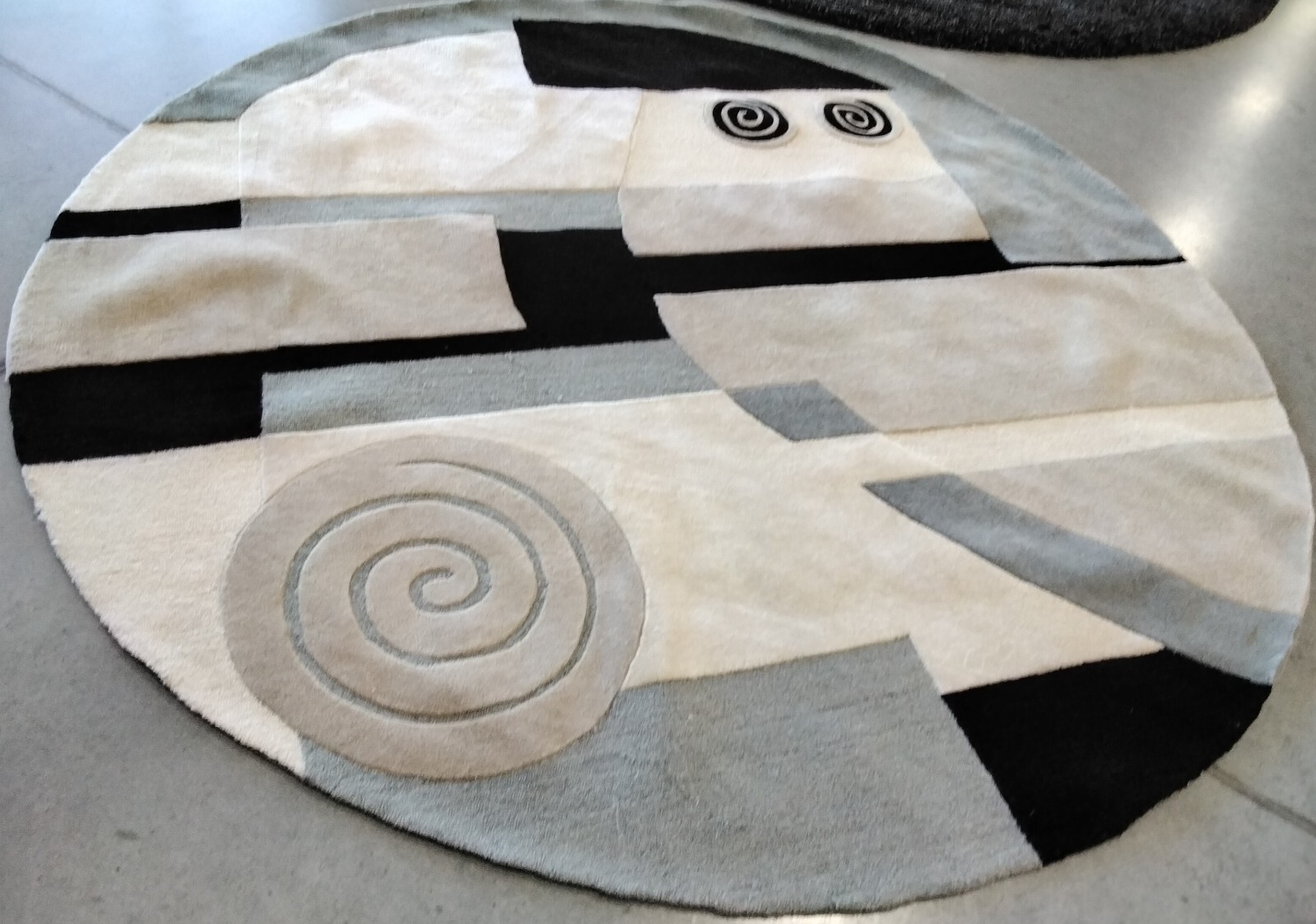 ASSORTED 7′-9″ x 7′-9″ Back Stain Rug, Reduced Price 1172764895 RD643B-8R