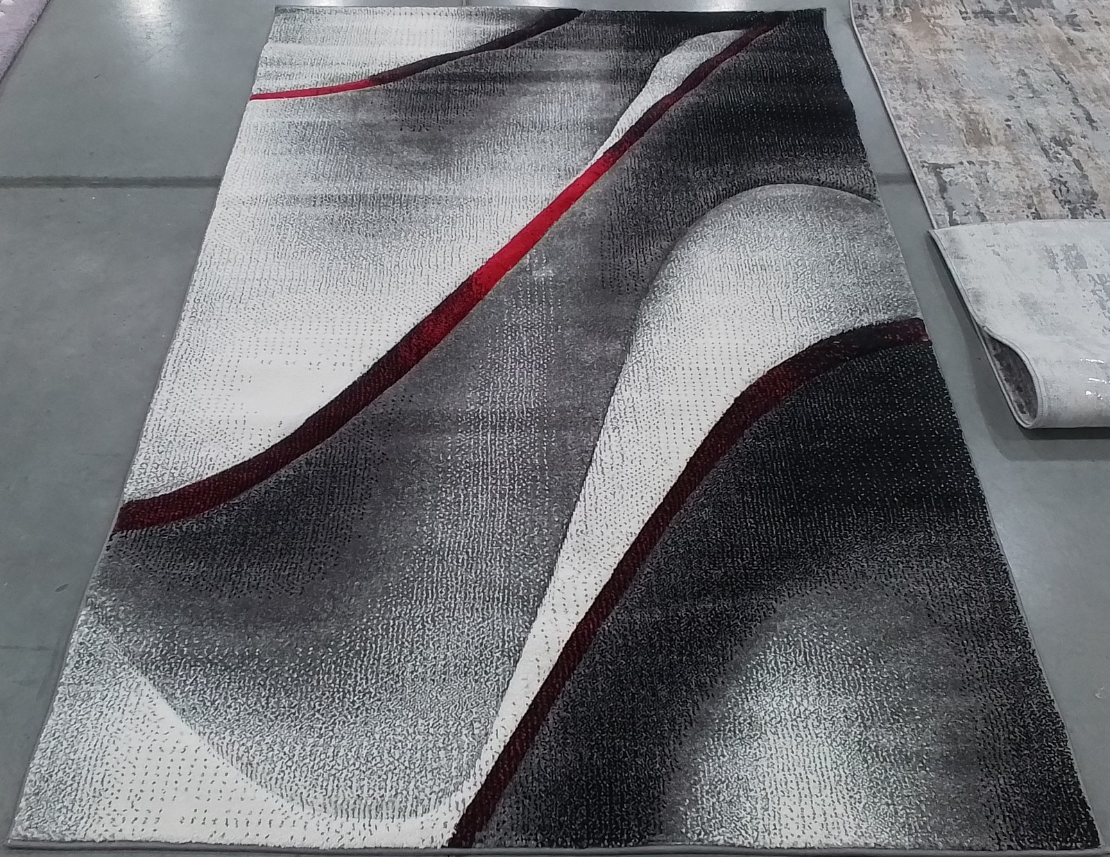 GREY / RED 4′-0″ x 6′-0″ Back Stain Rug, Reduced Price 1172804312 HLW712K-4