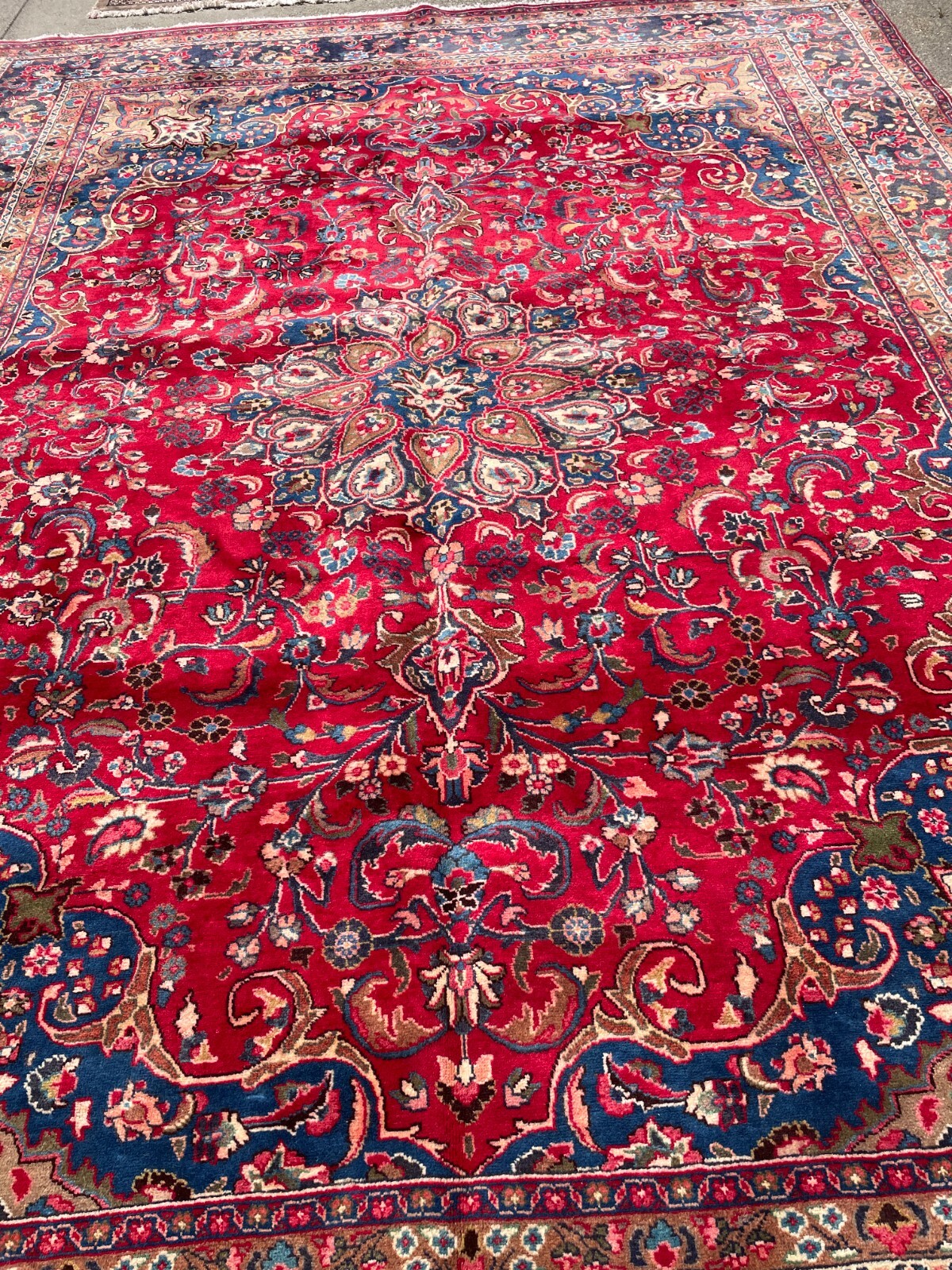 Hand-Woven Wool Area Rug w/ Medallion Design, 9.7′ x 13′