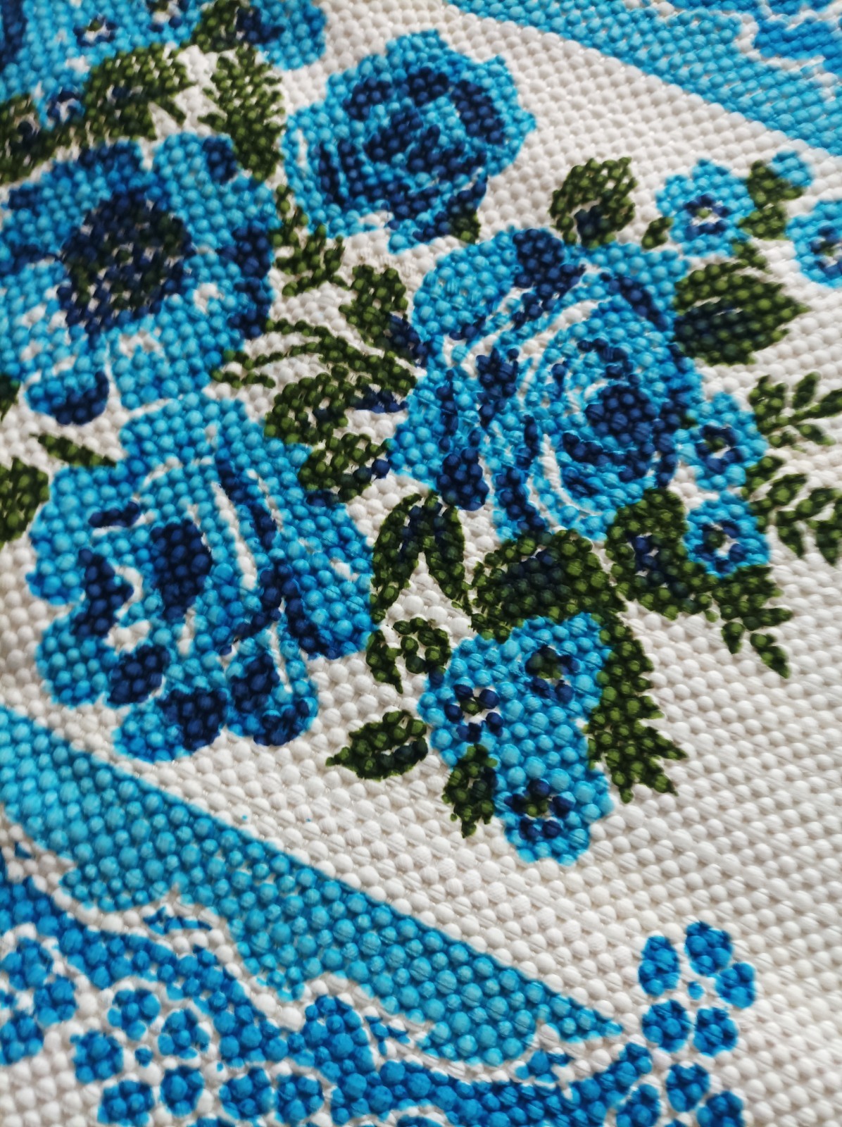 VINTAGE THROW RUG by PRINTEX, NEW w/TAG WASHABLE BLUE/WHITE FLORAL 22″x36″