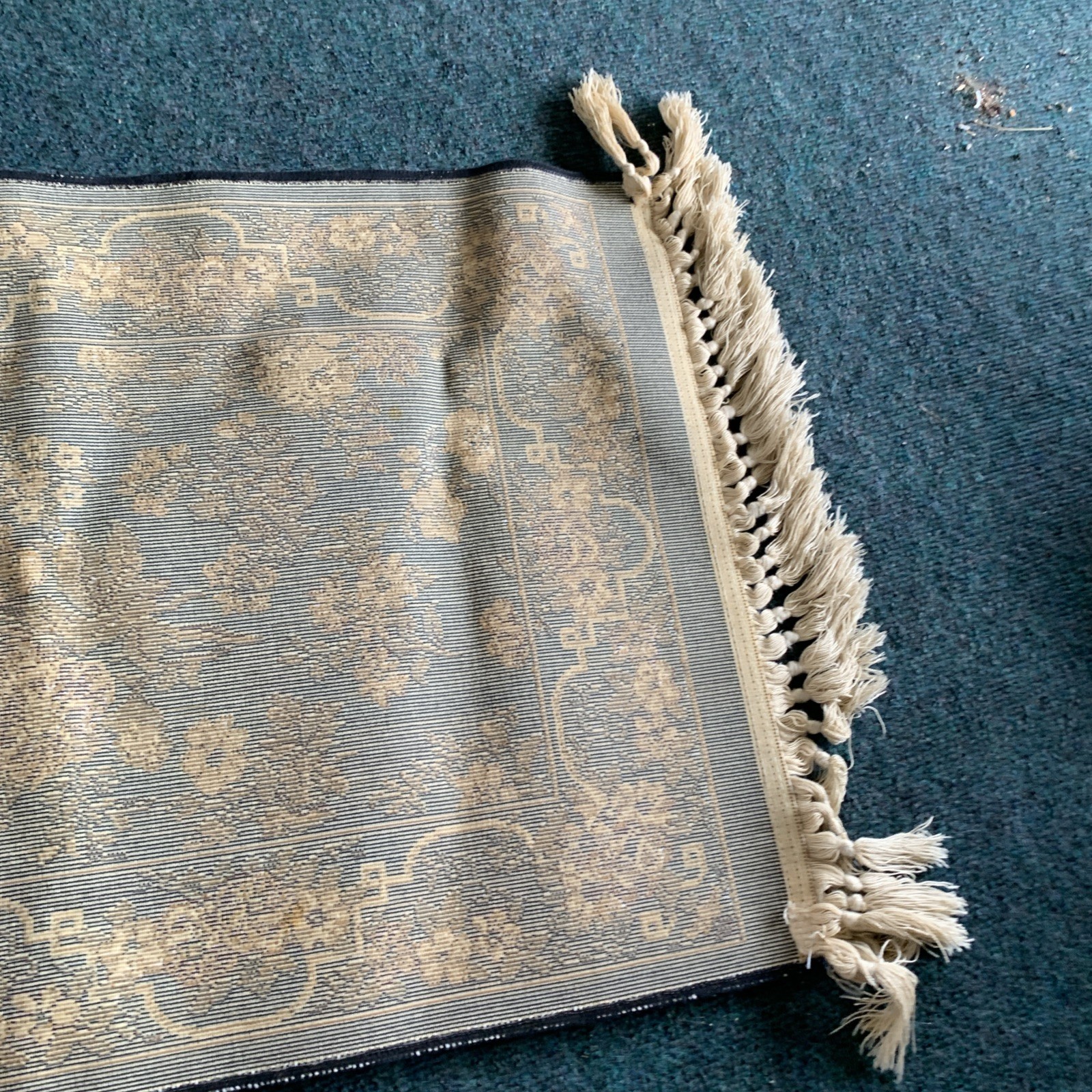 Genuine Small Sorrento 100 Percent Viscose Pile Rug For Walls Or Floor Blk/ Gold