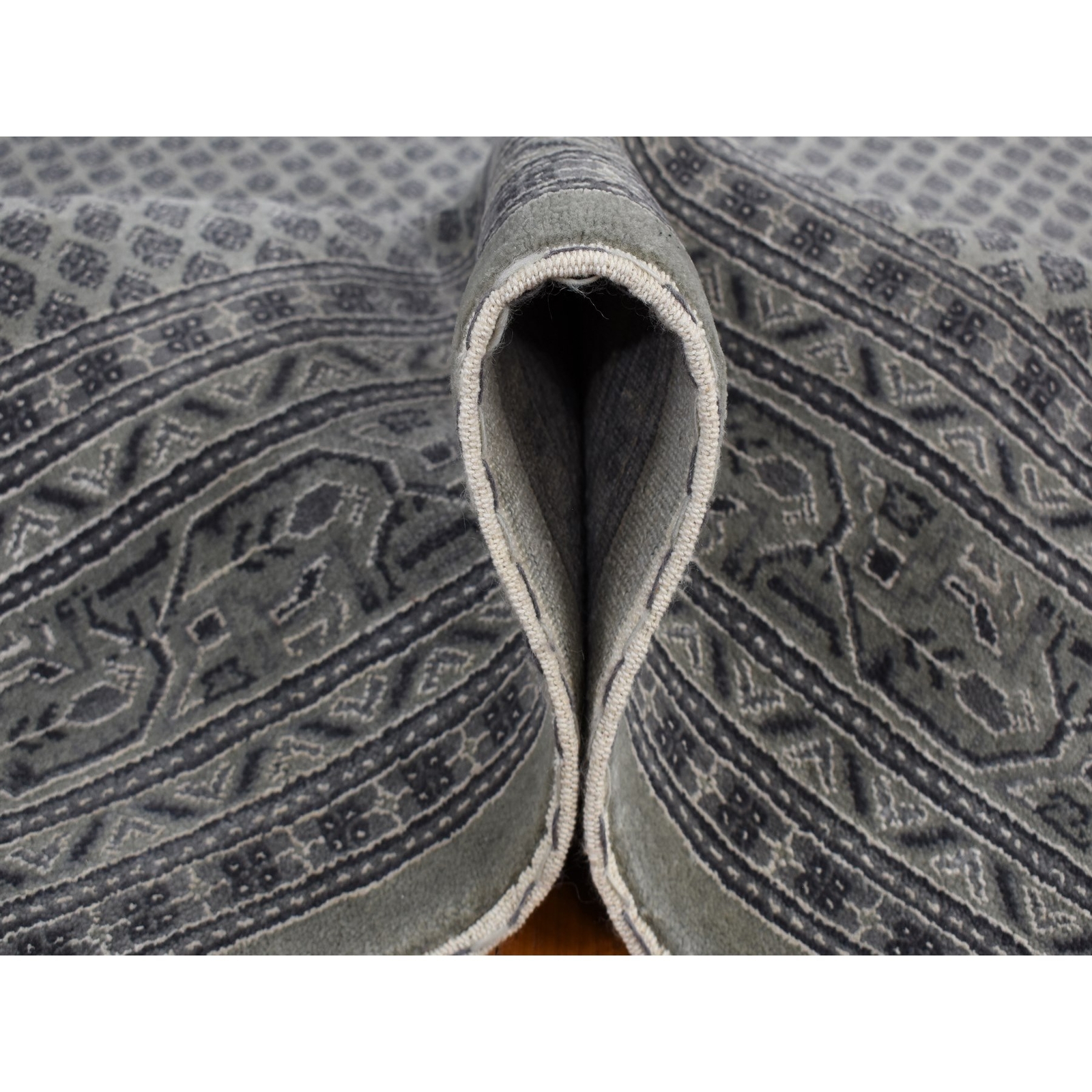 6’x9′ Battleship Gray, Saroogh Mir, Wool and Silk, Hand Knotted, Rug R80974