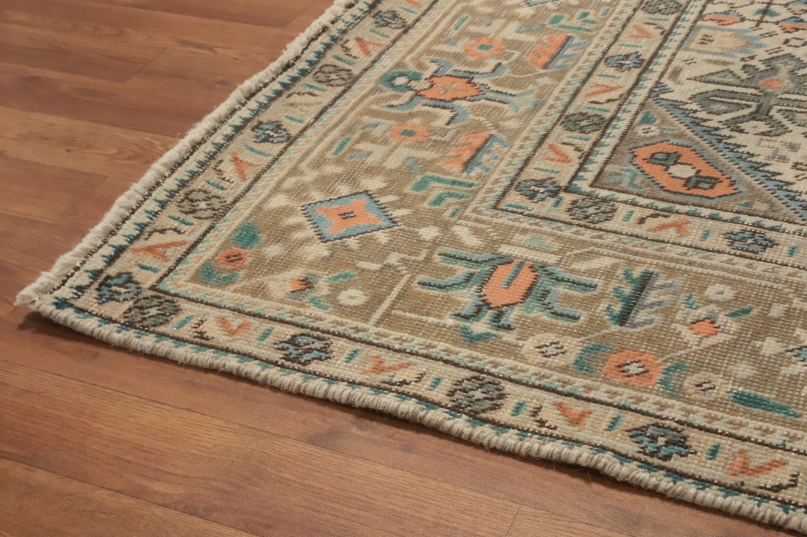 Traditional Rug 6×9 with Intricate Border & Medallion Design Green Carpet
