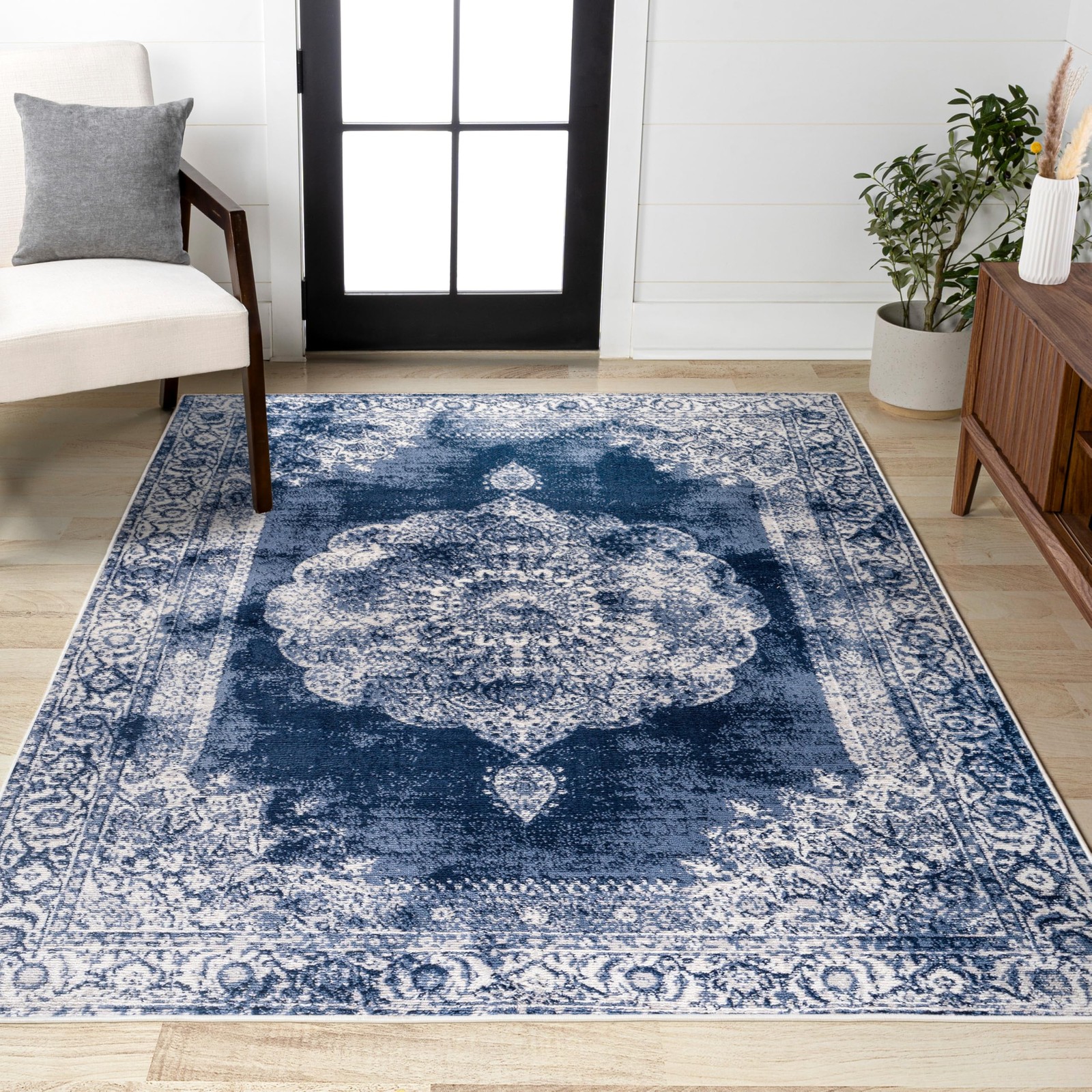 Jonathan Y Rosalia Cottage Medallion Navy/Ivory Indoor Area Rug 4X6 Vintage