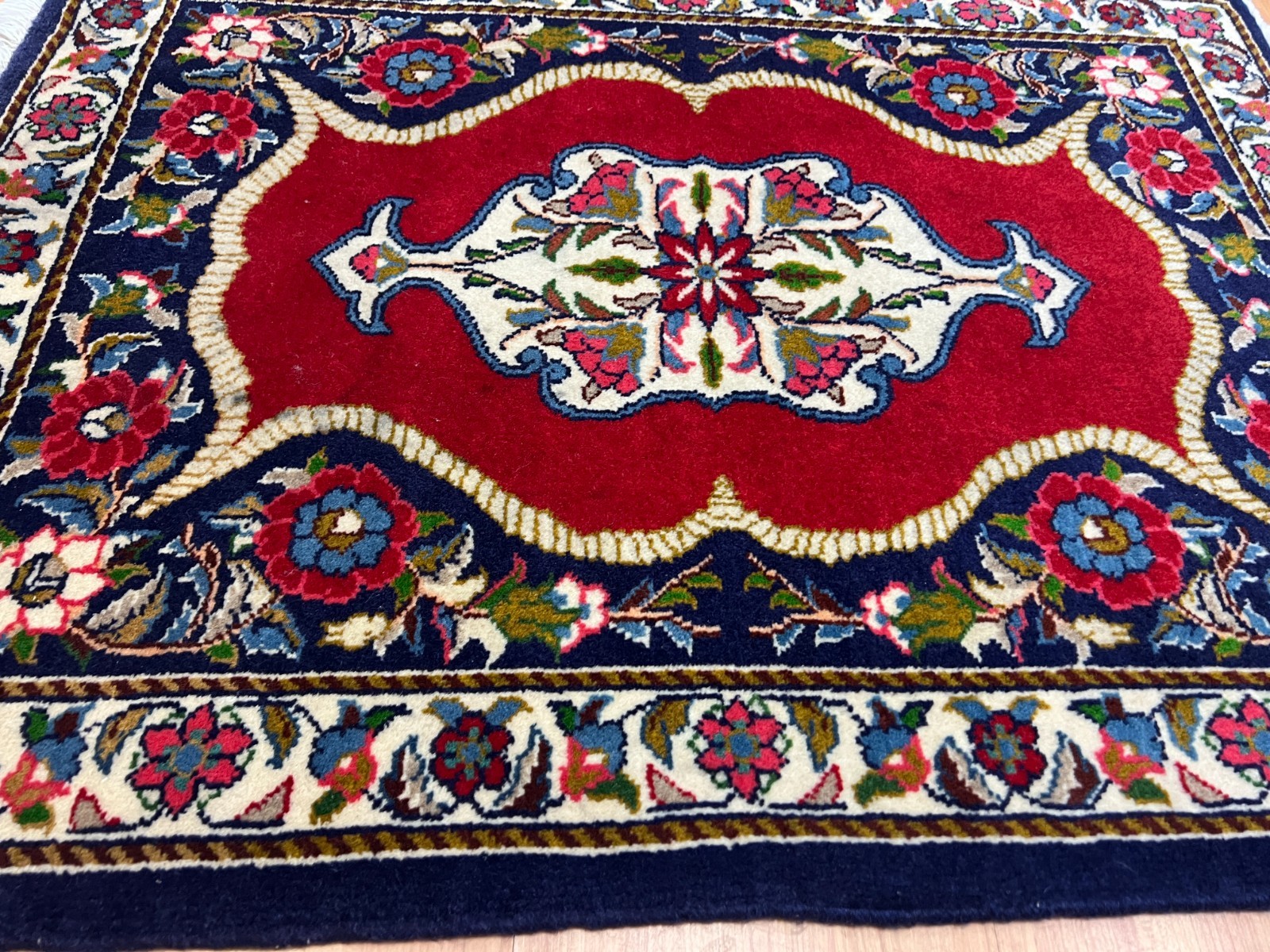 2’4″ x 3′ Turkish Oriental Rug – Hand Made – 100% Wool