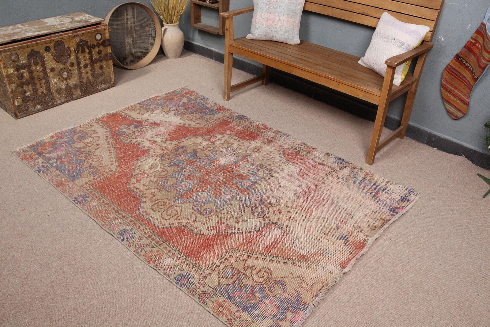 Vintage Area Rug 4,4×6,4 ft, Red Animal Print Turkish Wool Rug