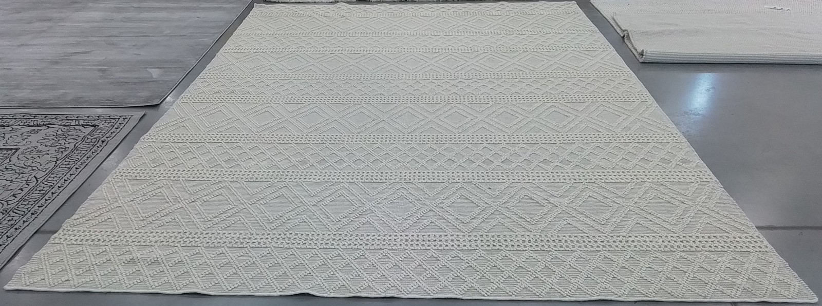 IVORY 10′-0″ x 14′-0″ Back Stain Rug, Reduced Price 1172776307 VRM211A-10
