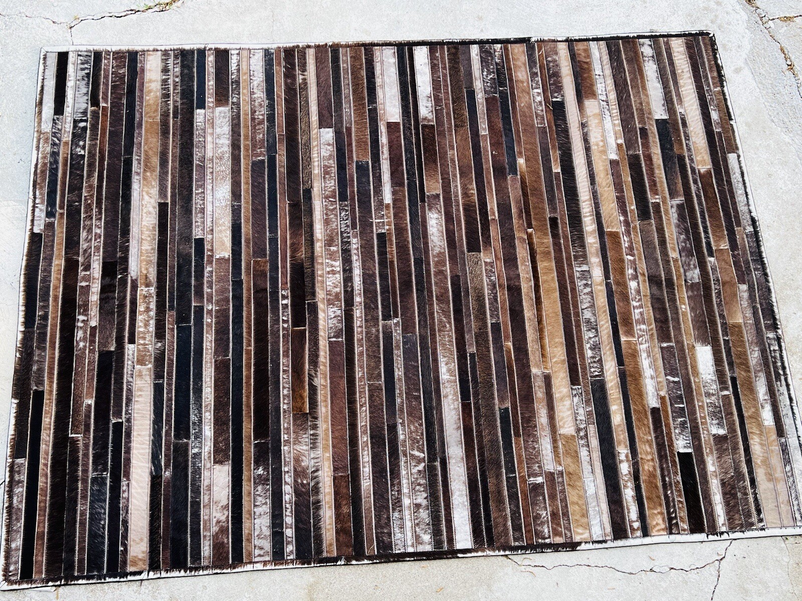Calvin Klein Original Cowhide Rug 5.5’ X 7.5’ Rectangle Area Rugs. EXCELLENT CON